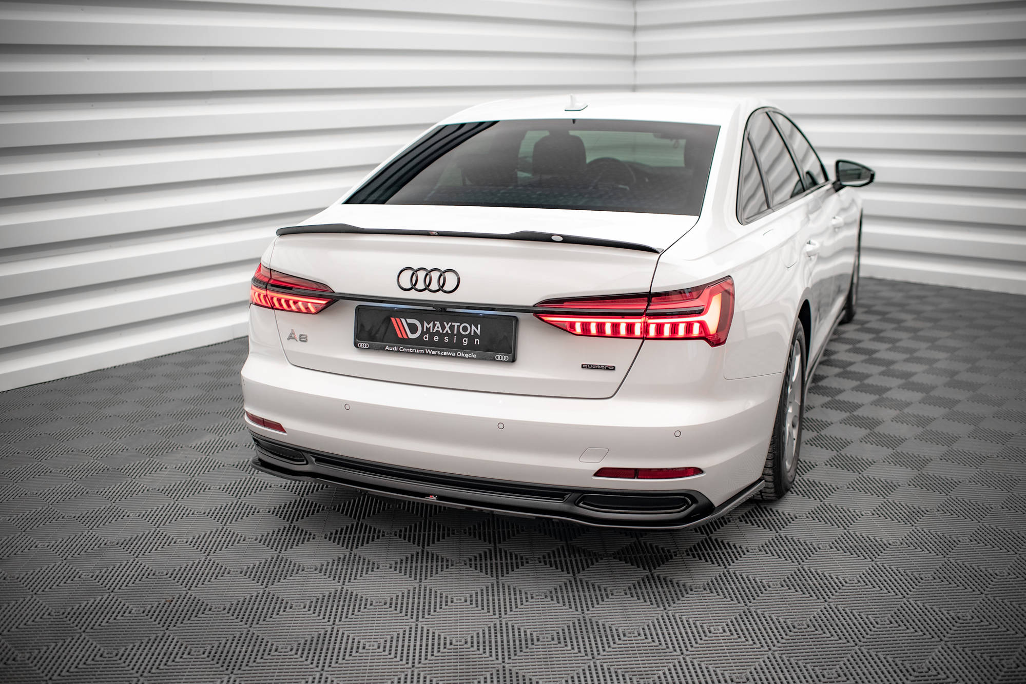 Street+ Mittlerer Diffusor Heck Ansatz passend für Audi A6 C8 schwarz Hochglanz