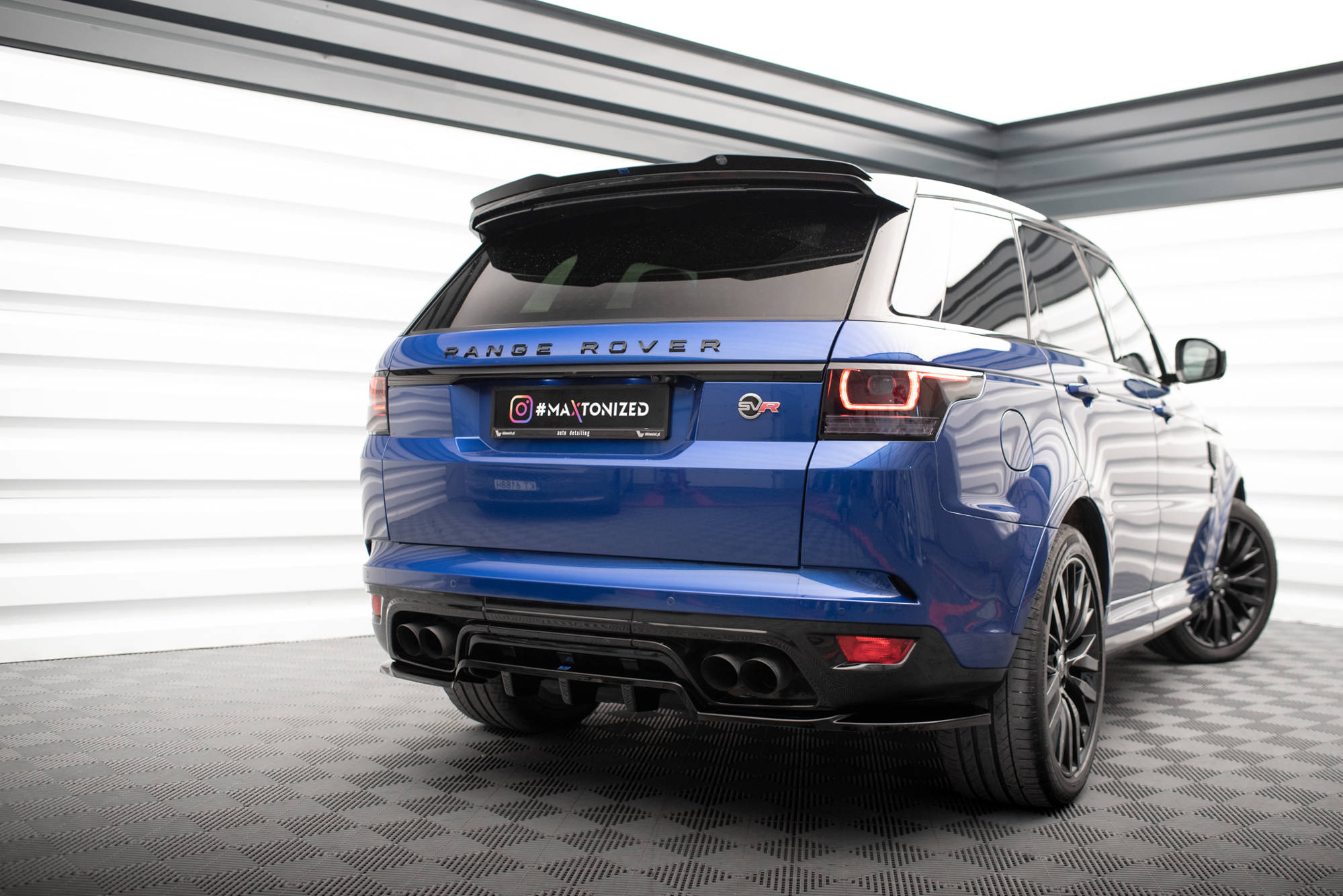 Street+ Mittlerer Diffusor RACE Heck Ansatz passend für Land Rover Range Rover Sport SVR Mk2 schwarz Hochglanz