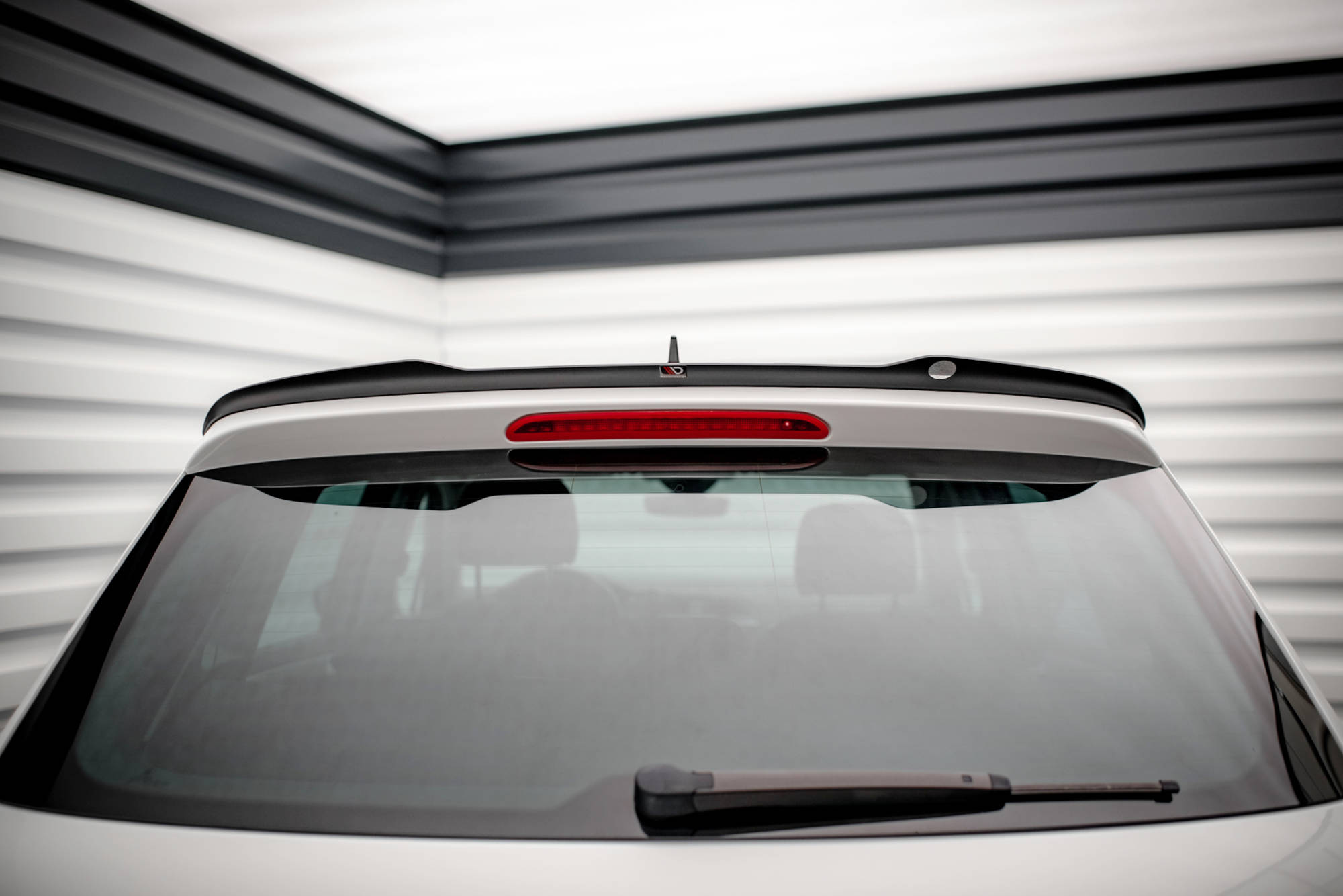 Heck Spoiler Aufsatz Abrisskante passend für VW Tiguan Mk2 schwarz Hochglanz