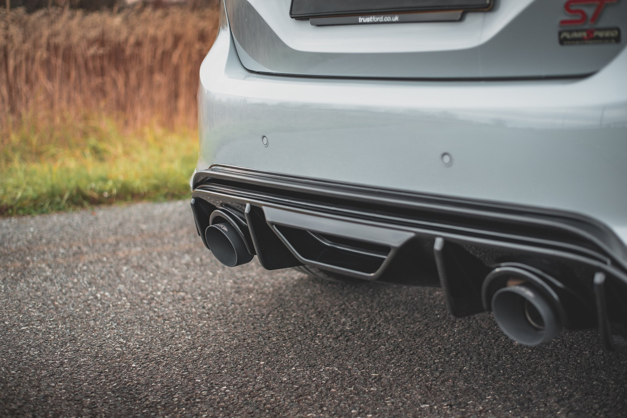 Heckansatz Diffusor passend für Ford Fiesta ST mk8 schwarz Hochglanz+Milltek Sport Endschalldämpfer TI