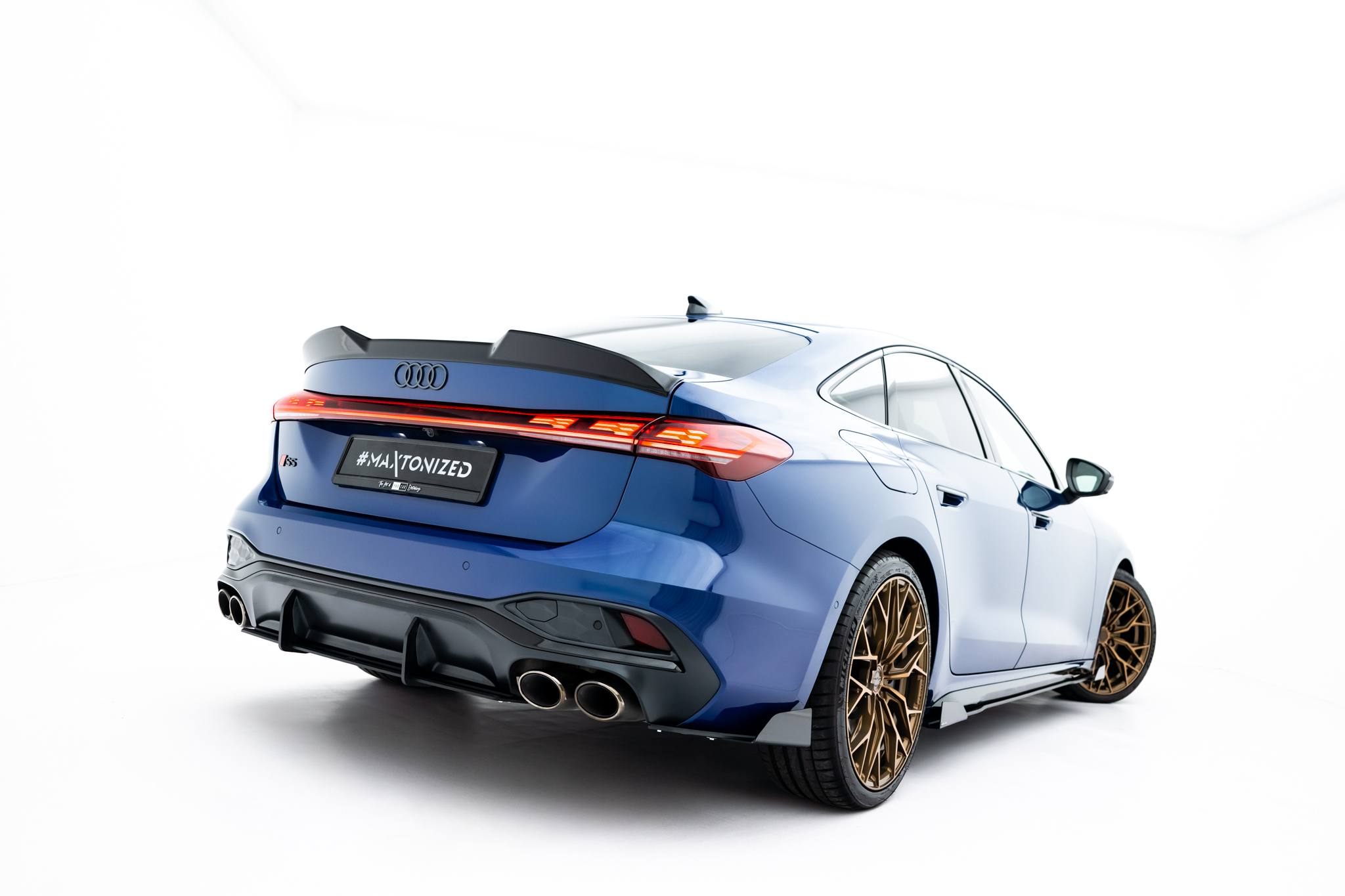 Hintere Seiten Flaps passend für Audi S5 Limousine / Avant B10 schwarz Hochglanz