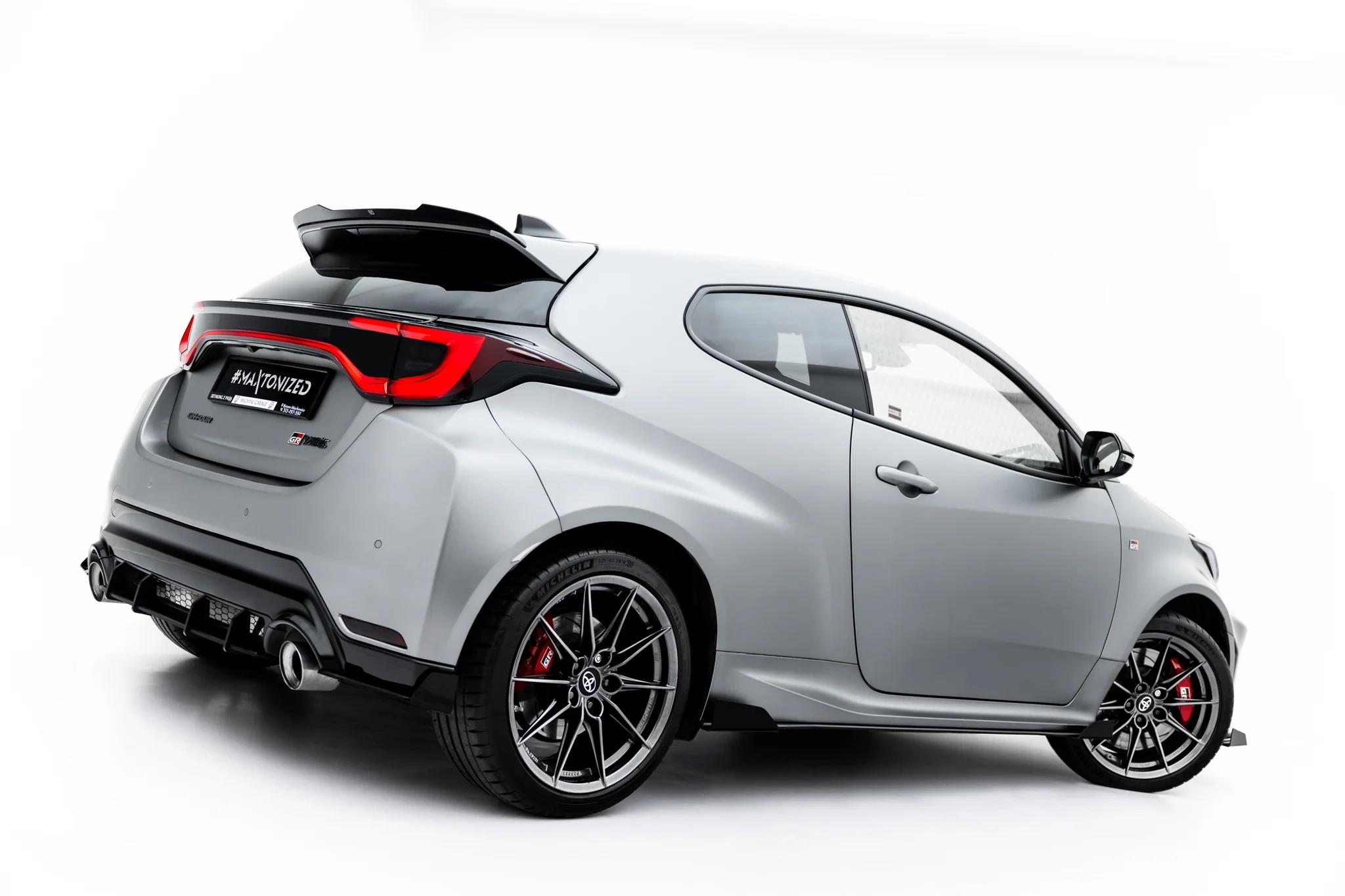 Seitenschweller Ansatz Paar + Flaps passend für Toyota GR Yaris Mk4 Facelift schwarz Hochglanz