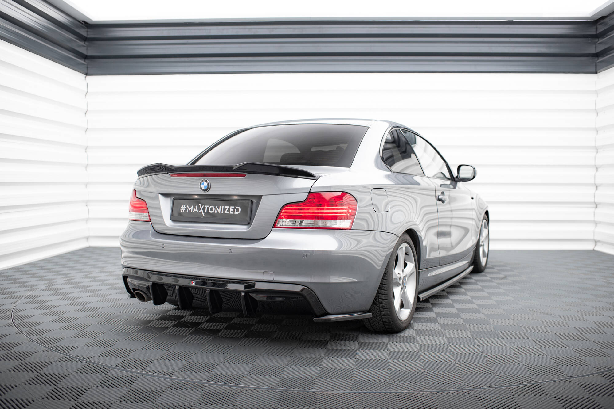 Street+ Heck Ansatz Diffusor passend für BMW 1er M-Paket E82 schwarz Hochglanz