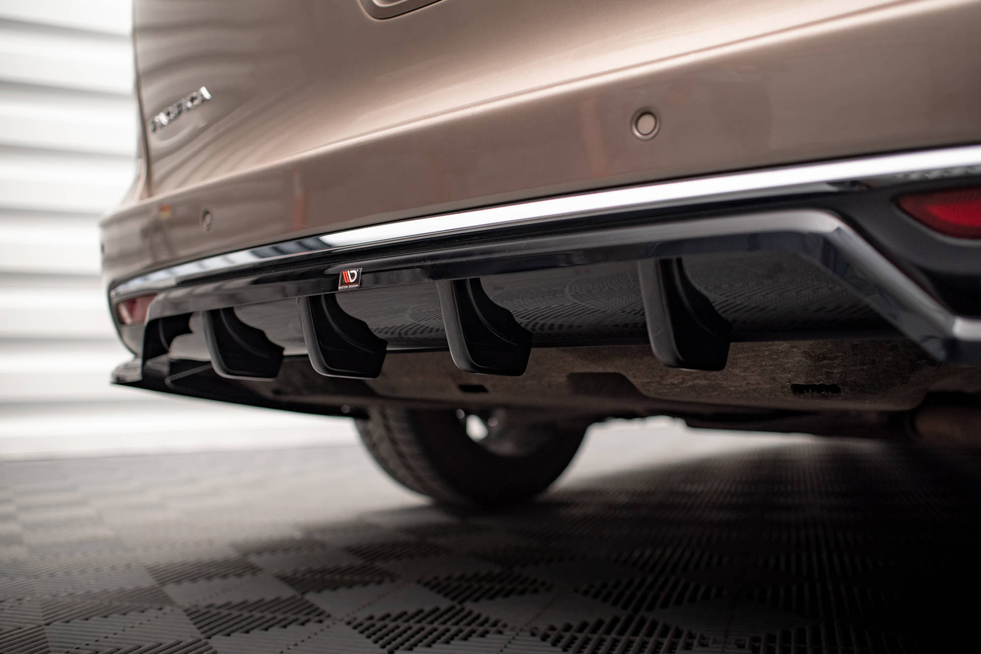 Diffusor Heckansatz passend für Chrysler Pacifica Mk2 schwarz Hochglanz