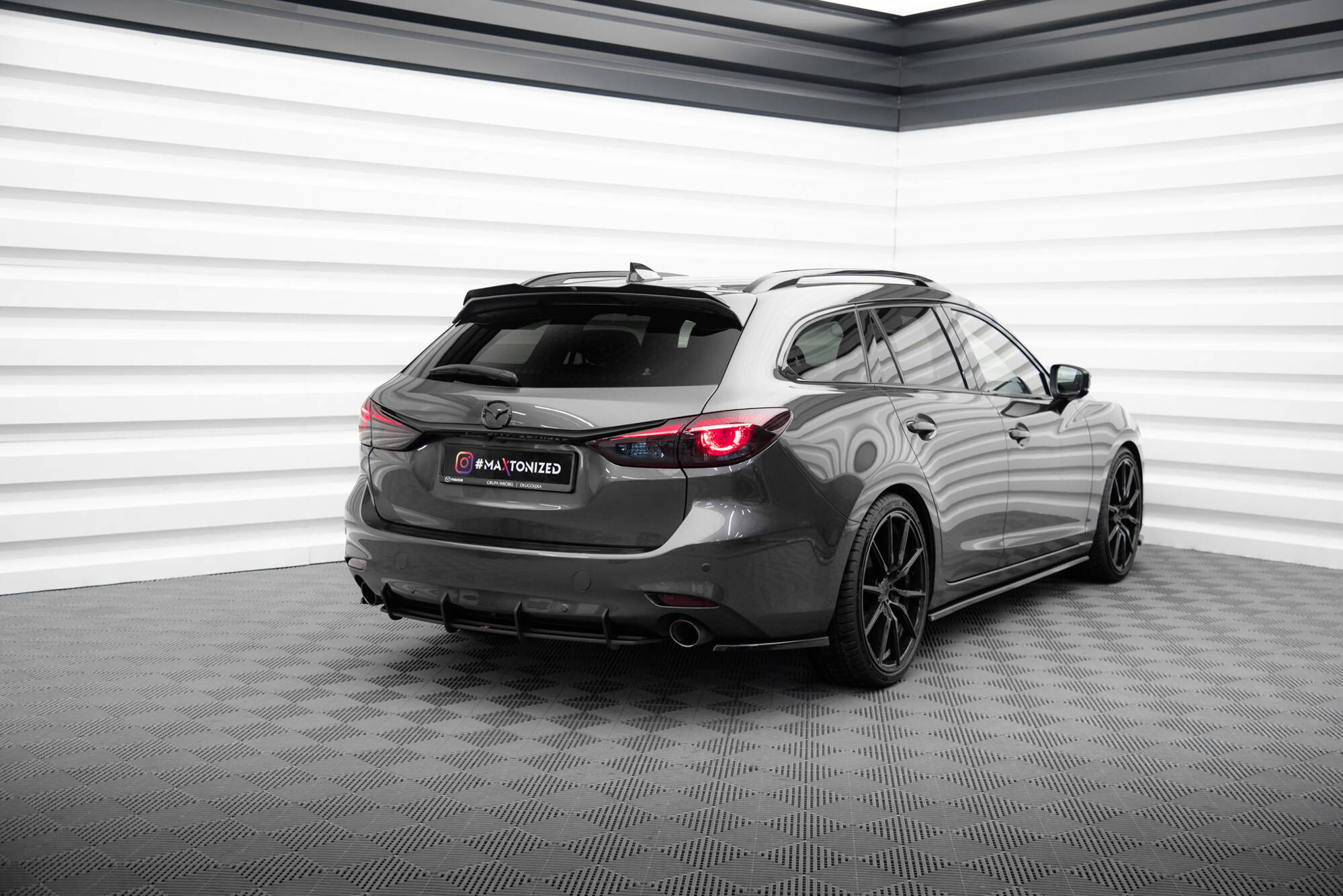 Street Pro Heckschürze Heck Ansatz Diffusor passend für Mazda 6 Mk3 FL schwarz-rot