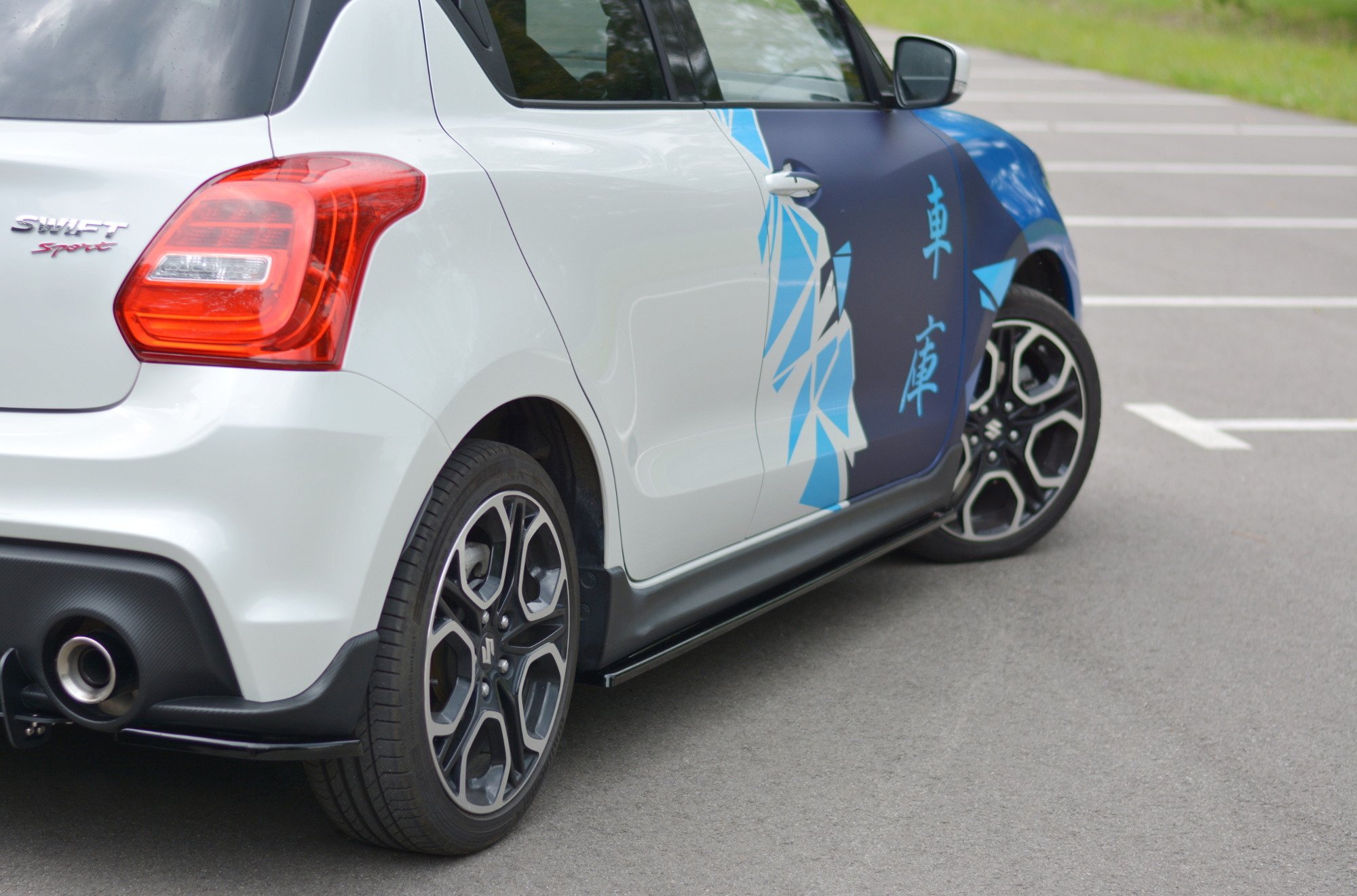 Seitenschweller Ansatz für Suzuki Swift Sport Mk6 schwarz Hochglanz