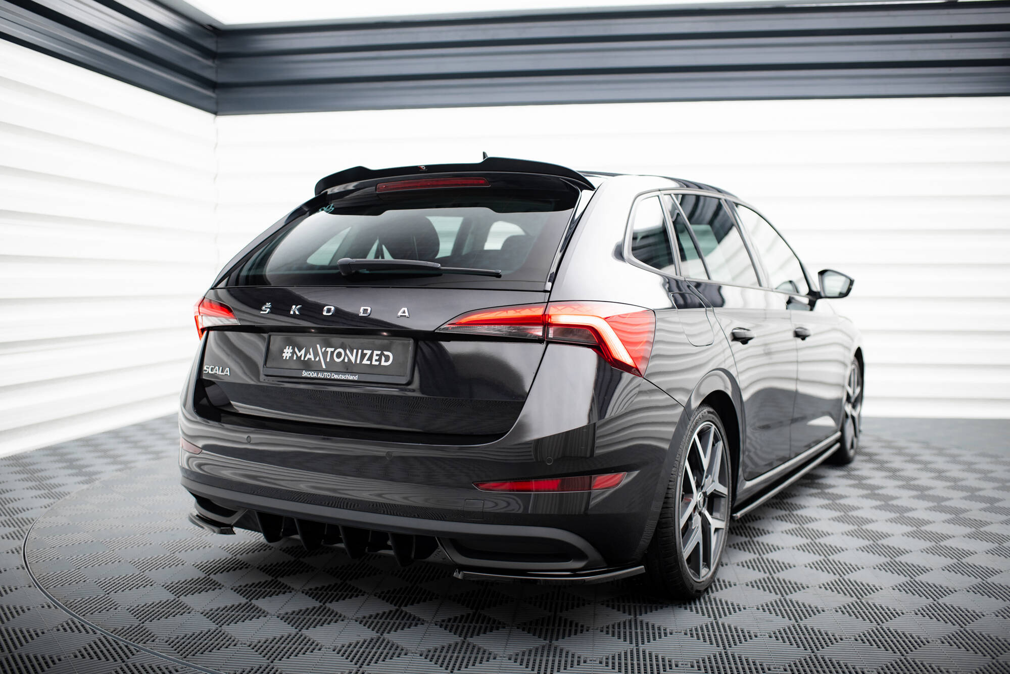 Heck Spoiler Aufsatz Abrisskante passend für Skoda Scala schwarz Hochglanz