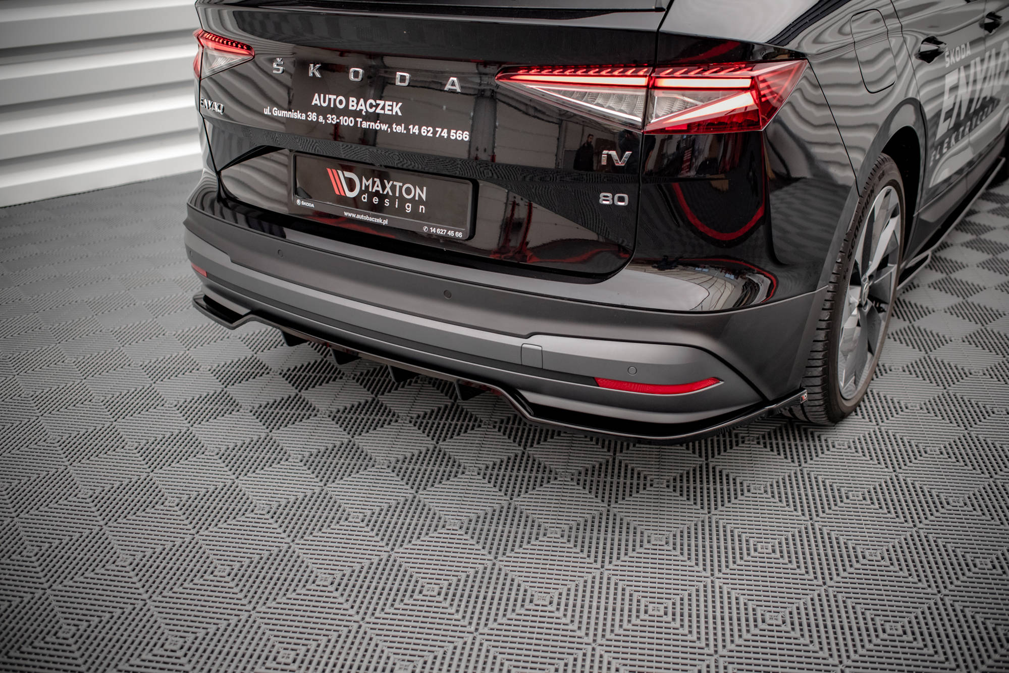 Street+ Mittlerer Diffusor RACE Heck Ansatz passend für Skoda Enyaq iV schwarz Hochglanz