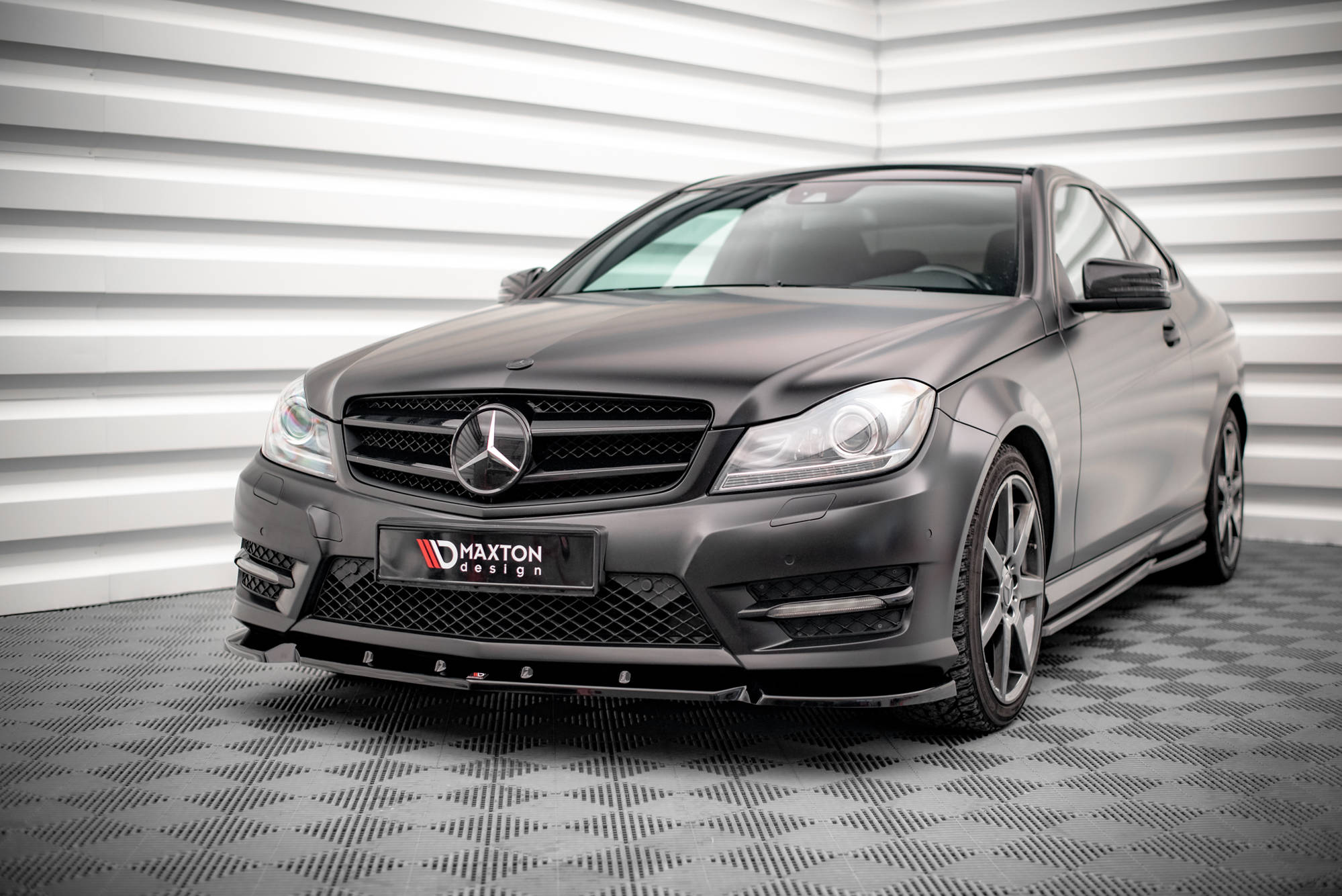 Street+ Spoilerlippe Front Ansatz V.1 passend für Mercedes C Coupe / Limousine / Kombi AMG-Line C204 / W204 FL / S204 FL schwarz Hochglanz