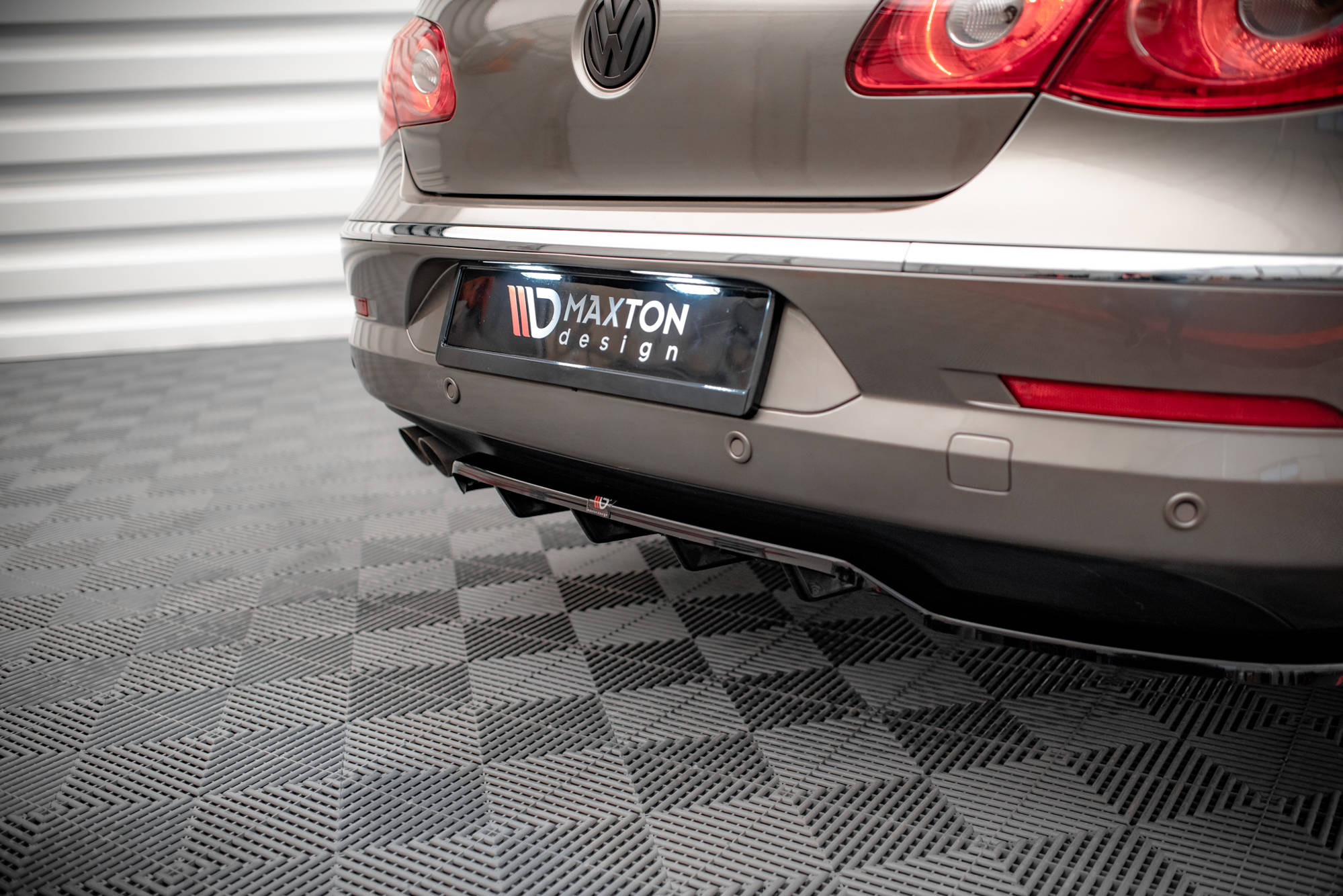 Street+ Mittlerer Diffusor RACE Heck Ansatz passend für VW Passat CC schwarz Hochglanz