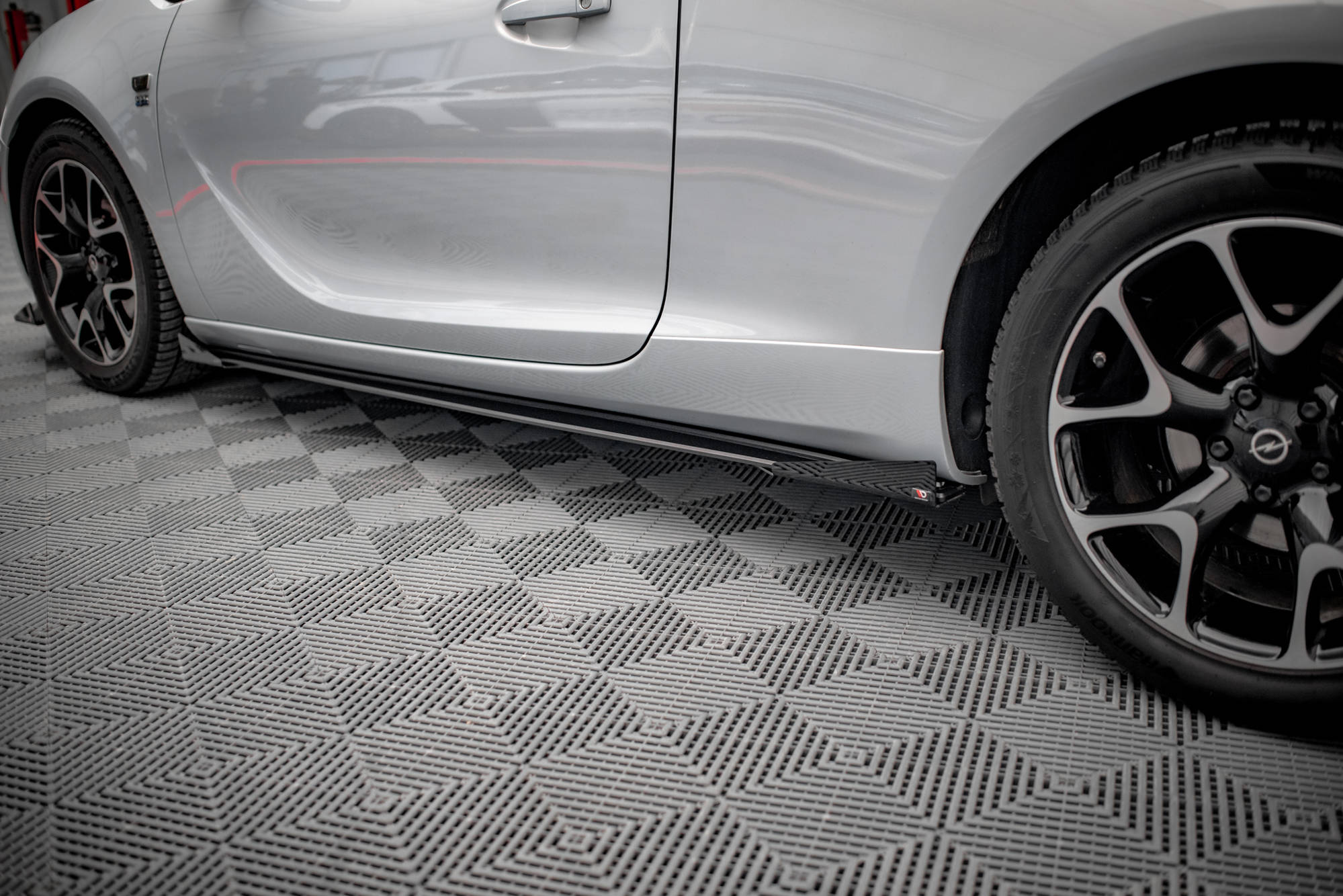 Seitenschweller Flaps passend für Opel Astra GTC OPC-Line J schwarz Hochglanz