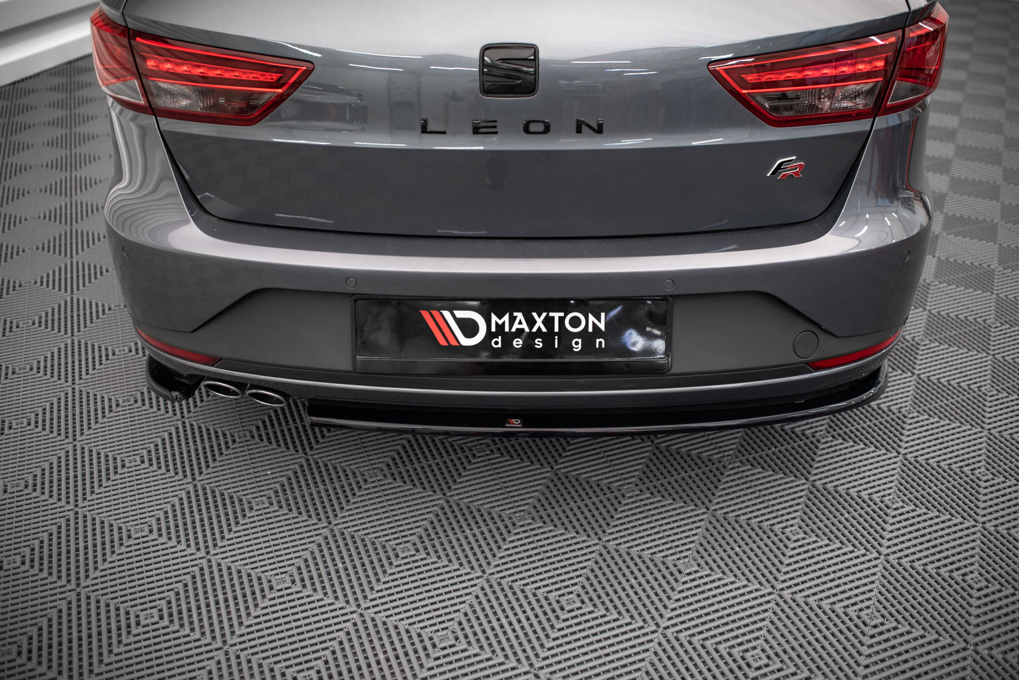 Street+ Heck Ansatz Flaps V.1 passend für Seat Leon FR Sportstourer Mk3 schwarz Hochglanz