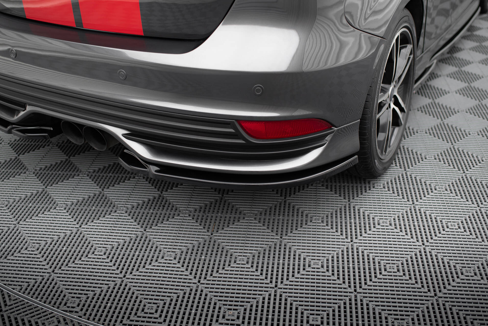 Street+ Heck Ansatz Flaps V.2 passend für Ford Focus ST Mk3 FL schwarz Hochglanz