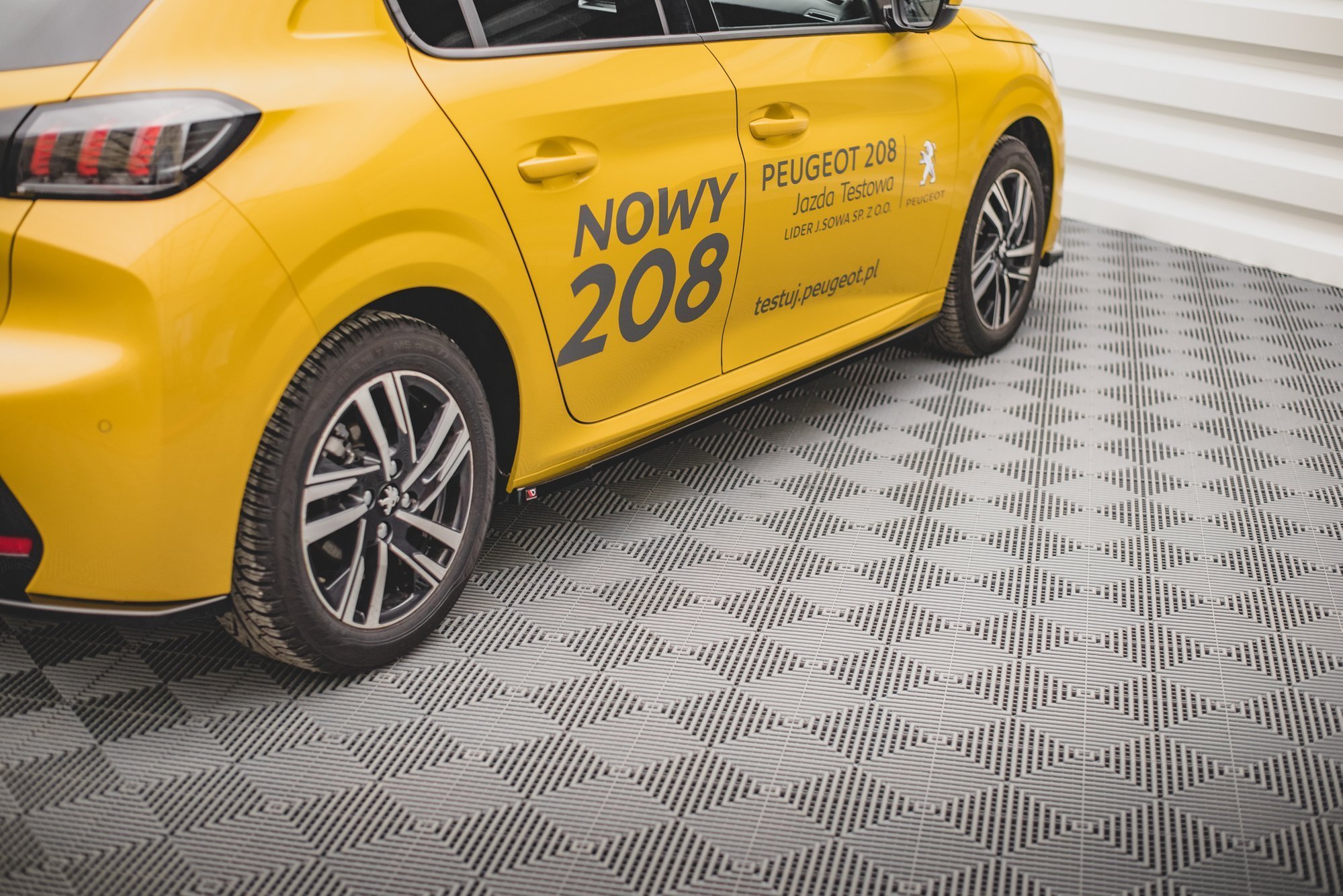 Street+ Seitenschweller Leisten passend für Peugeot 208 Mk2 schwarz Hochglanz