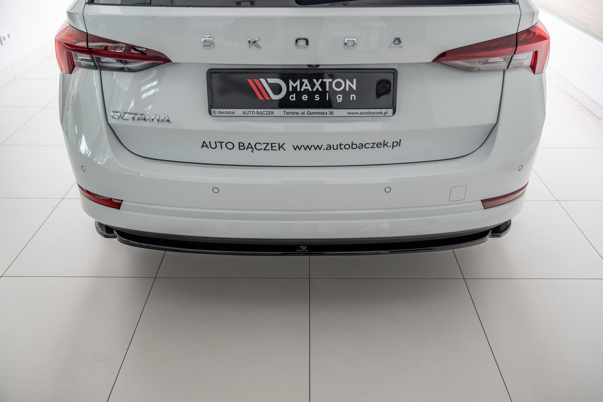 Mittlerer Diffusor Heck Ansatz für Skoda Octavia Mk4 Carbon Look