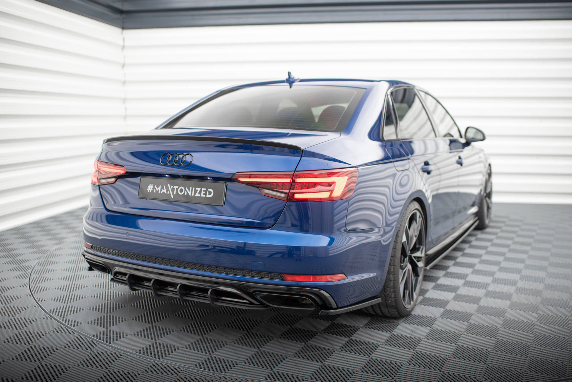 Street Pro Heckschürze Heck Ansatz Diffusor passend für Audi A4 Competition B9 schwarz-rot