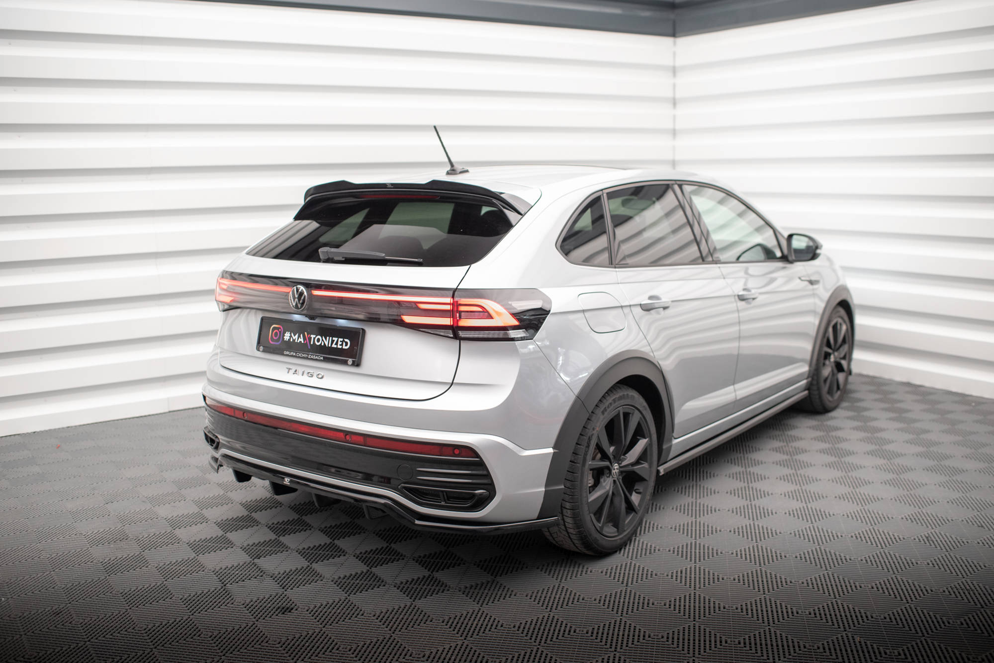 Heck Spoiler Aufsatz Abrisskante passend für VW Taigo R-Line Mk1 schwarz Hochglanz