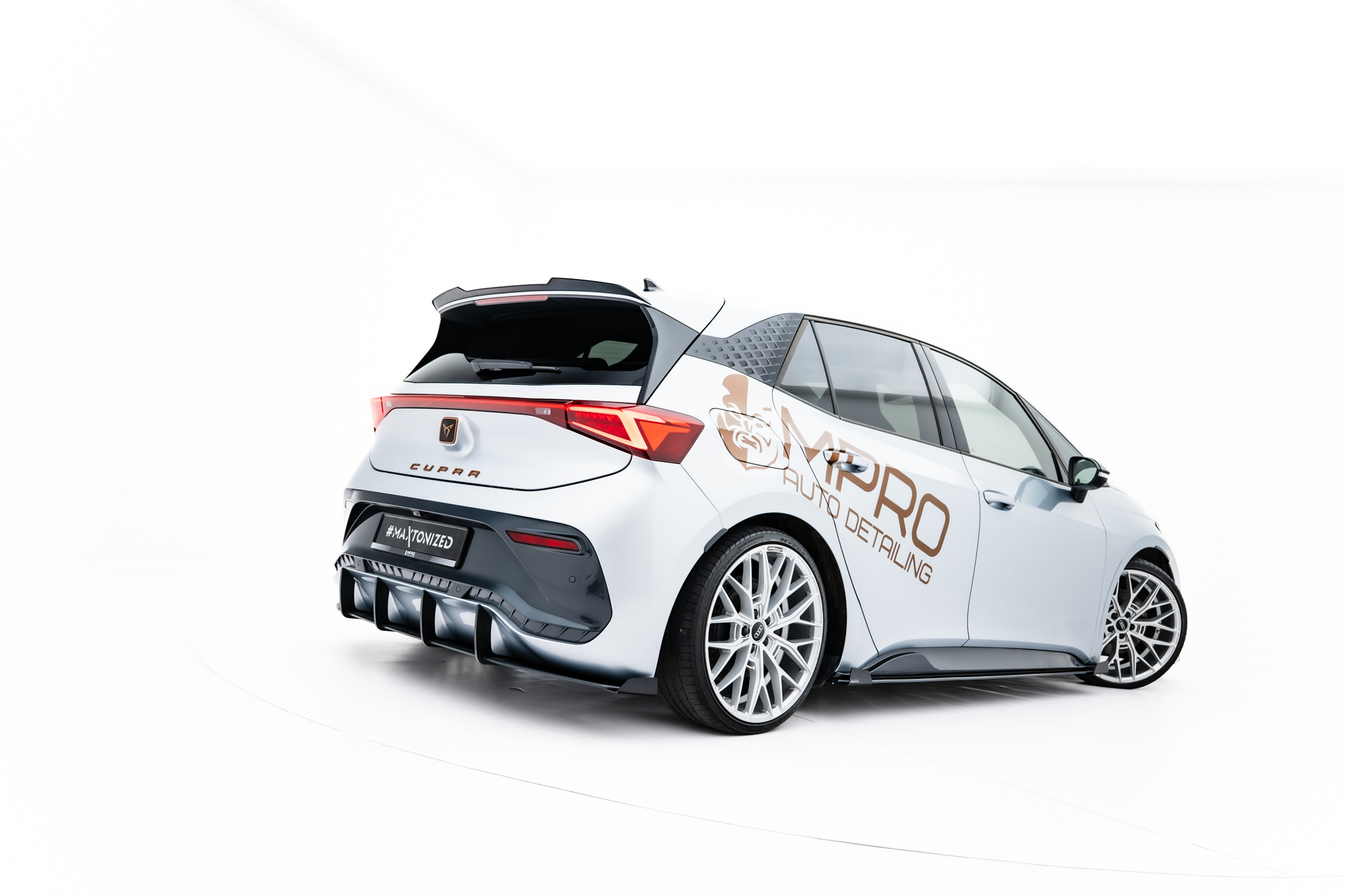 Heckansatz Diffusor + Flaps passend für CUPRA Born Mk1 schwarz Hochglanz