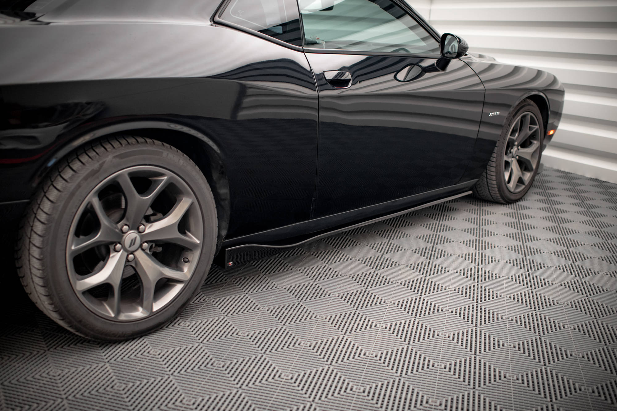 Street+ Seitenschweller Leisten passend für Dodge Challenger GT Mk3 FL schwarz Hochglanz