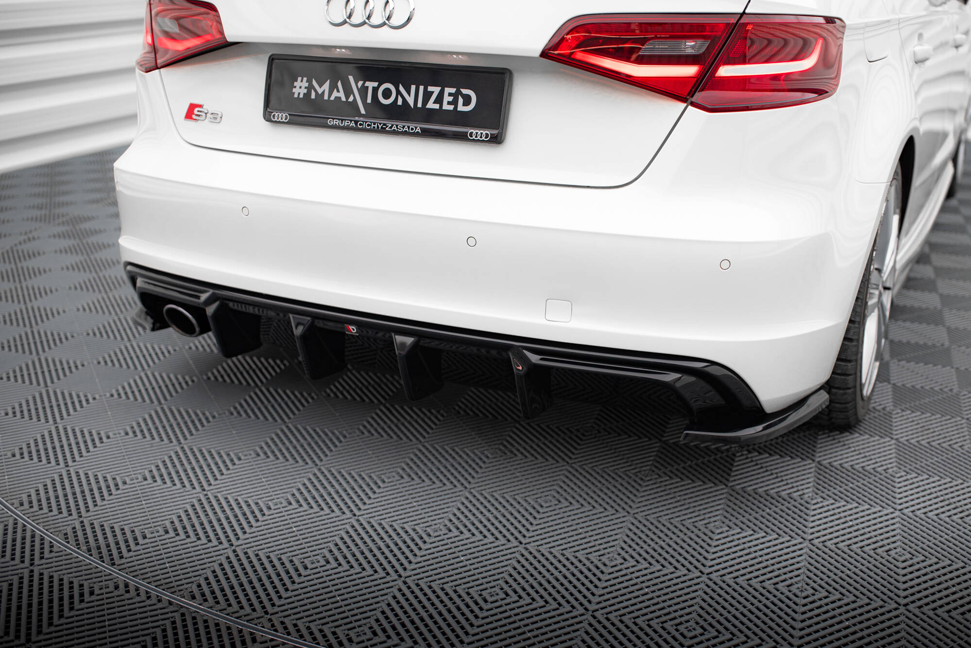 Street+ Heck Ansatz Diffusor passend für Audi A3 S-Line Sportback 8V Einzelauspuff li. schwarz Hochglanz