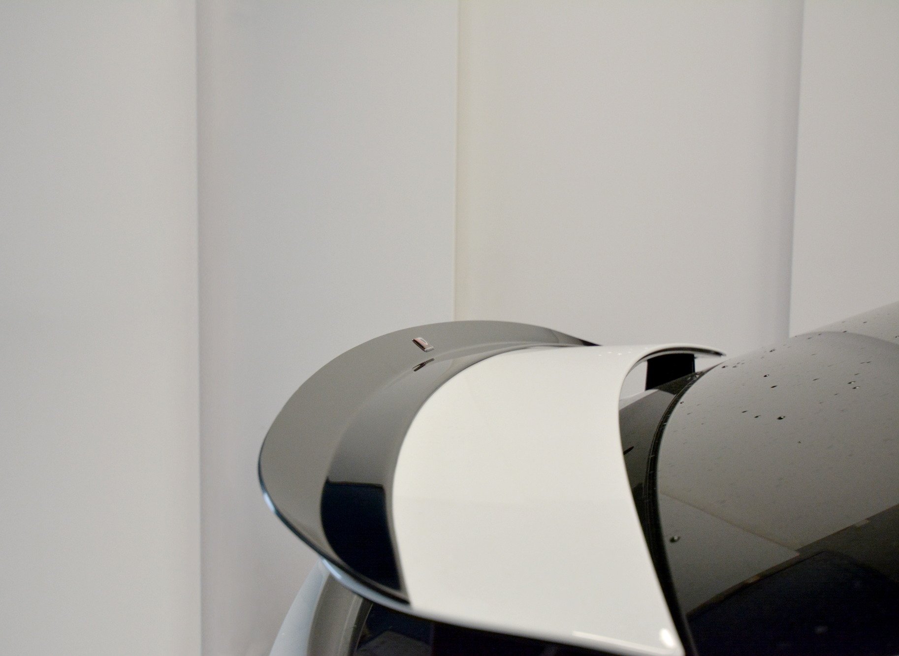 Heckspoiler Lippe V.2 passend für Tesla MODEL X schwarz Hochglanz