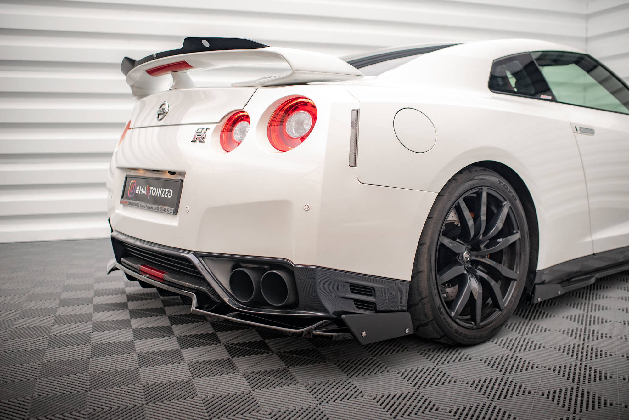 Street+ Mittlerer Diffusor Heck Ansatz + Flaps passend für Nissan GTR R35 FL