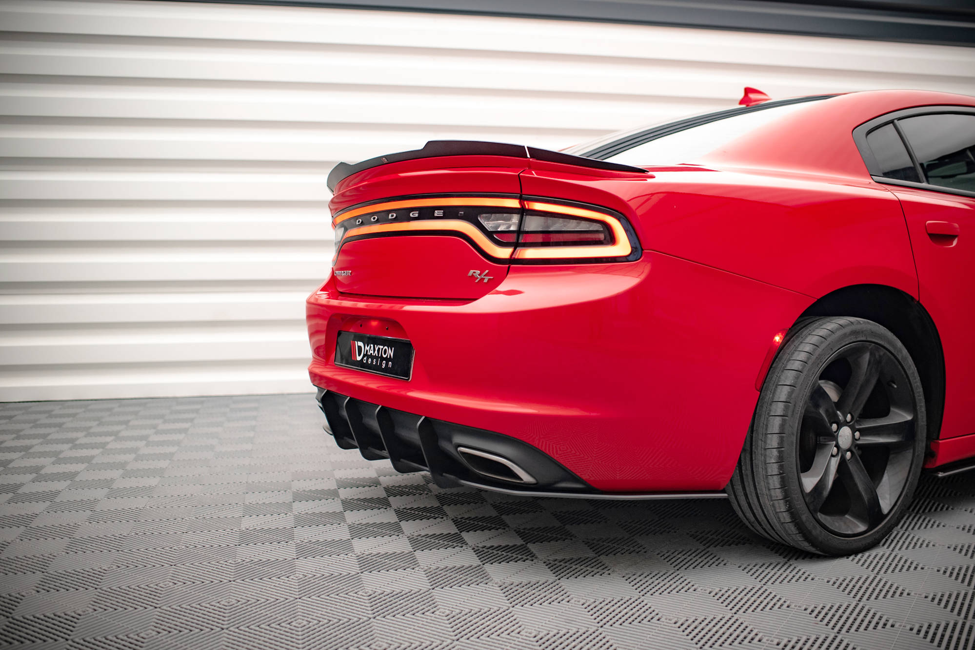 Street Pro Heckschürze Heck Ansatz Diffusor passend für Dodge Charger RT Mk7 FL schwarz-rot