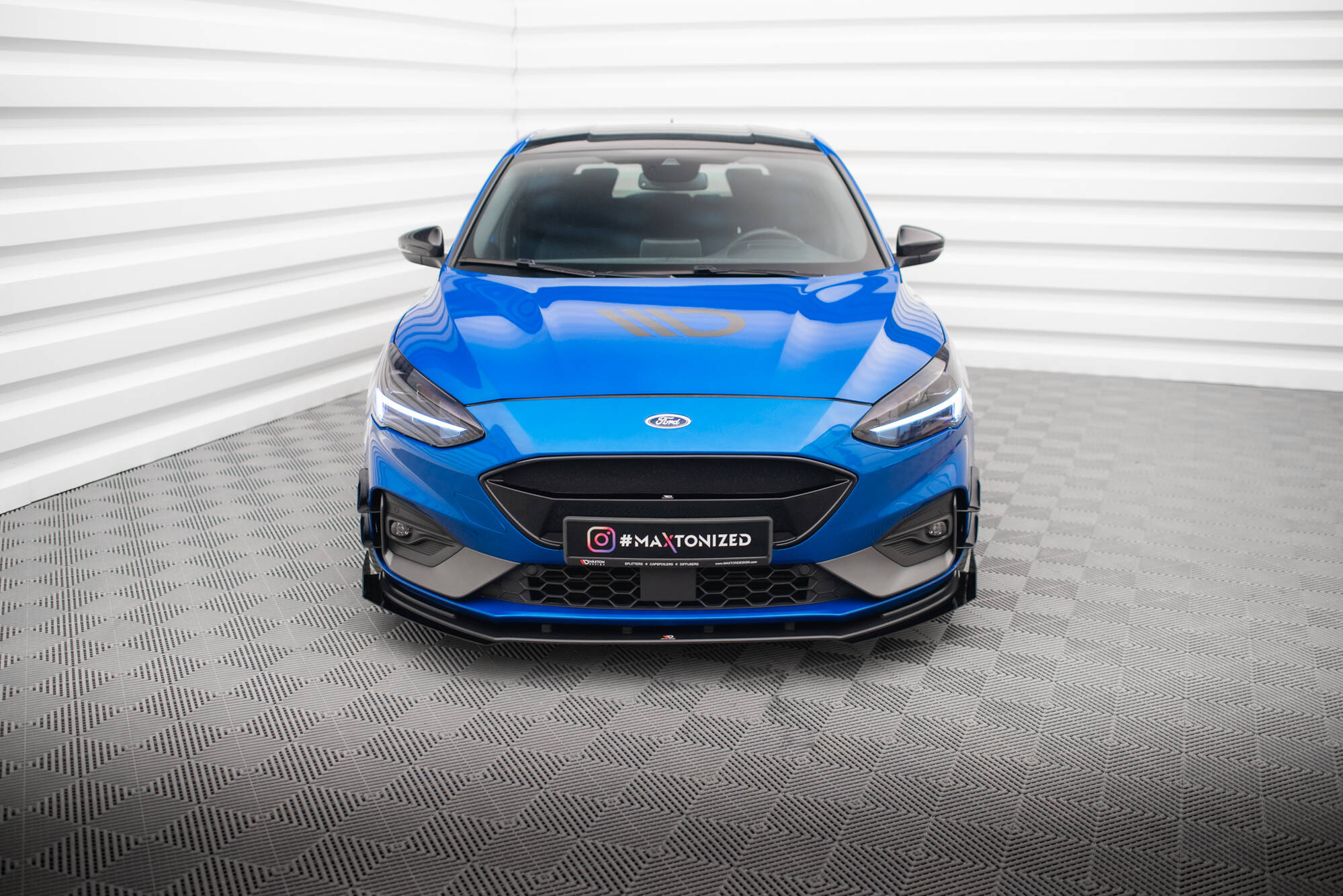 Frontlippe passend für Ford Focus ST / ST-Line Mk4 roter Kern + Hochglanz Flaps