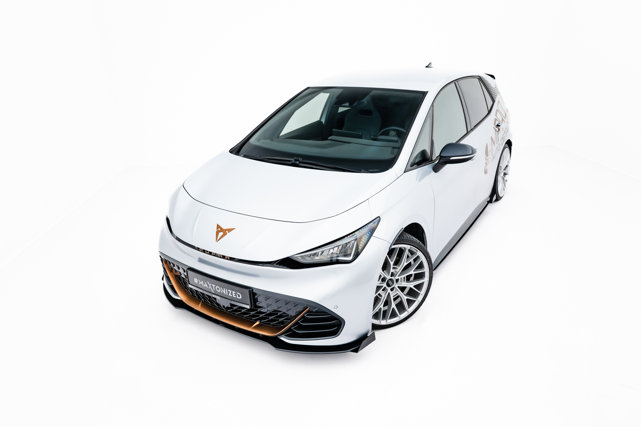 Frontlippe passend für CUPRA Born Mk1 roter Kern + Hochglanz Flaps