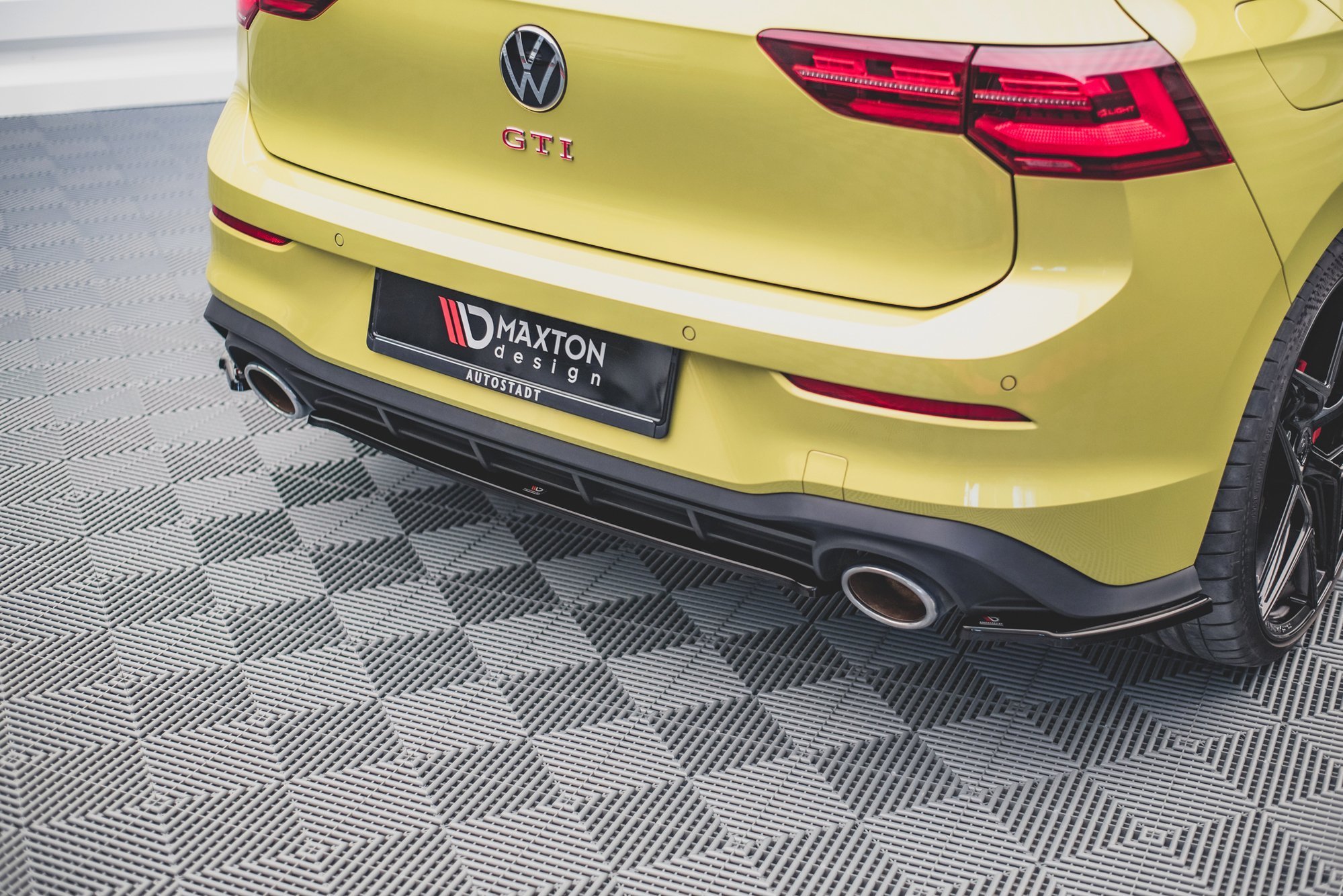 Street+ Mittlerer Diffusor Heck Ansatz RACE passend für VW Golf 8 GTI Clubsport schwarz matt