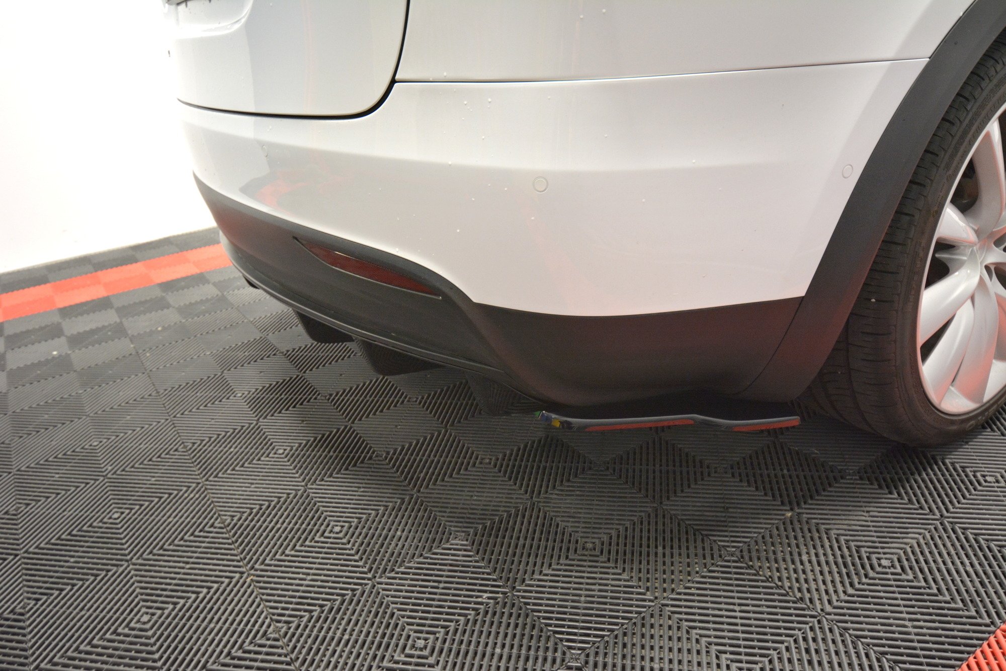 Heckansatz Diffusor passend für Tesla MODEL X schwarz Hochglanz