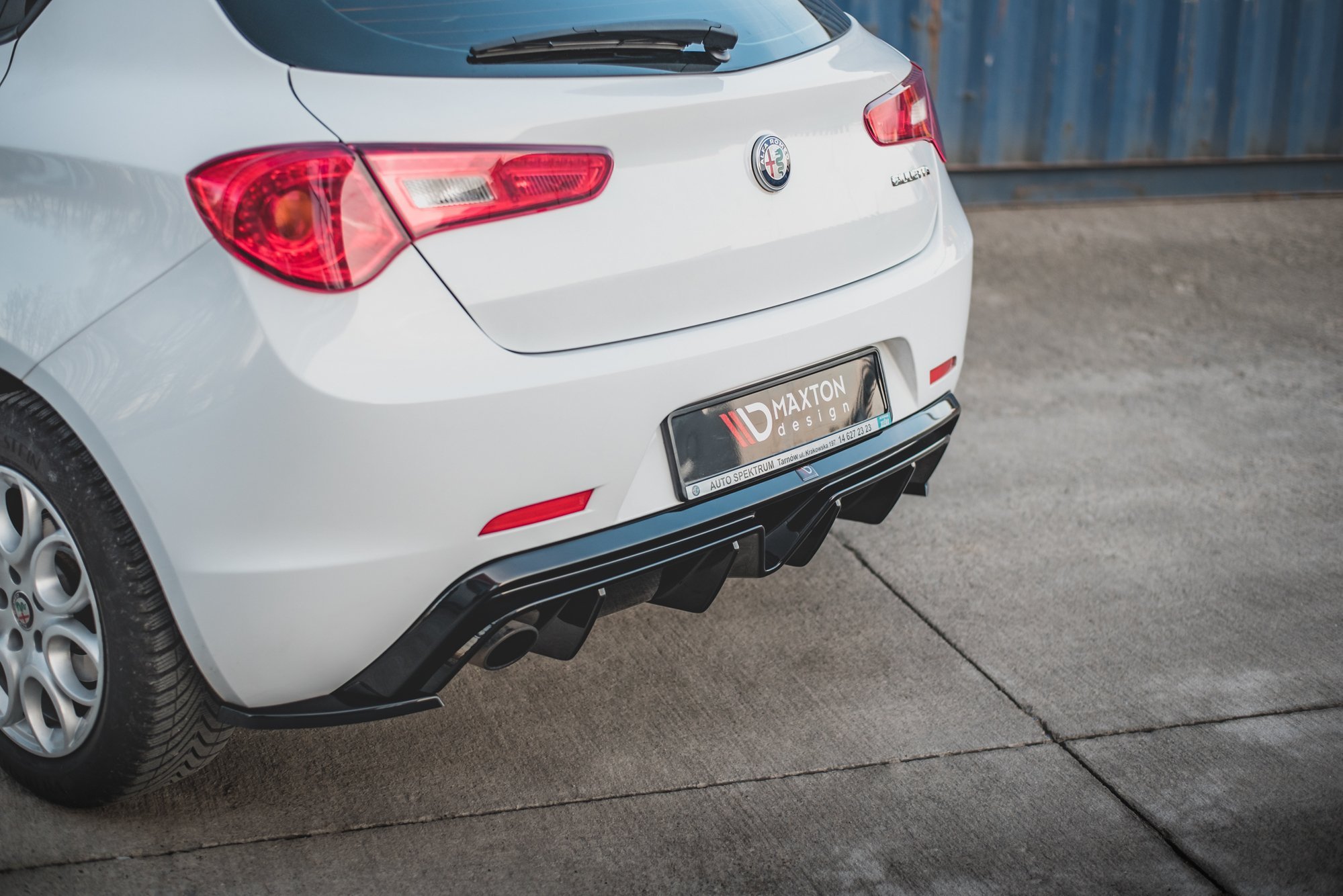 Street+ Heck Ansatz Diffusor passend für Alfa Romeo Giulietta Einzelauspuff li. schwarz Hochglanz