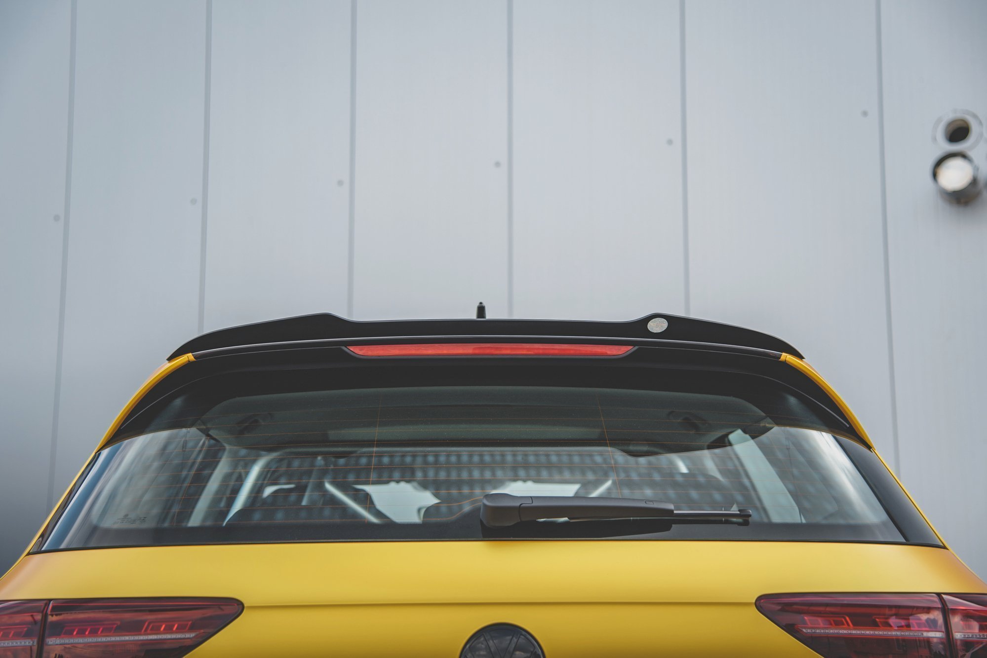 Spoiler CAP V.1 für VW Golf Mk8 Facelift schwarz Hochglanz