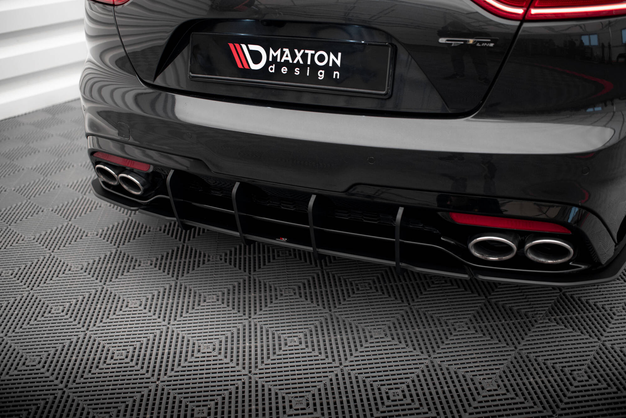 Street Pro Heckschürze Heck Ansatz Diffusor V.1 passend für Kia Stinger GT-Line Mk1 schwarz-rot