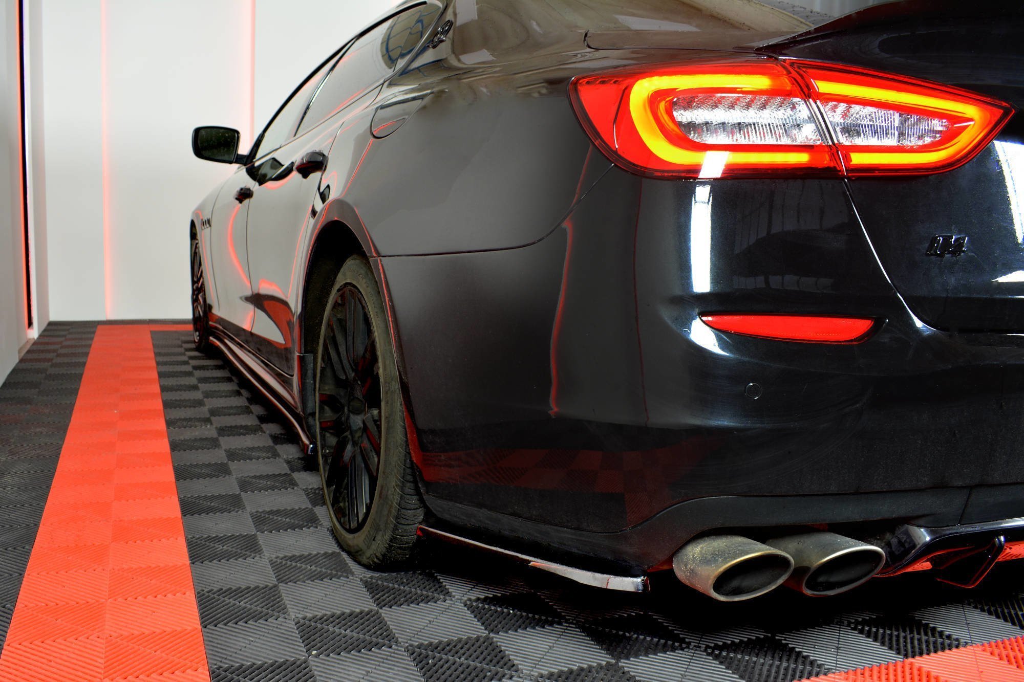 Diffusor Flaps passend für Maserati QUATTROPORTE MK.6 vor FL schwarz matt