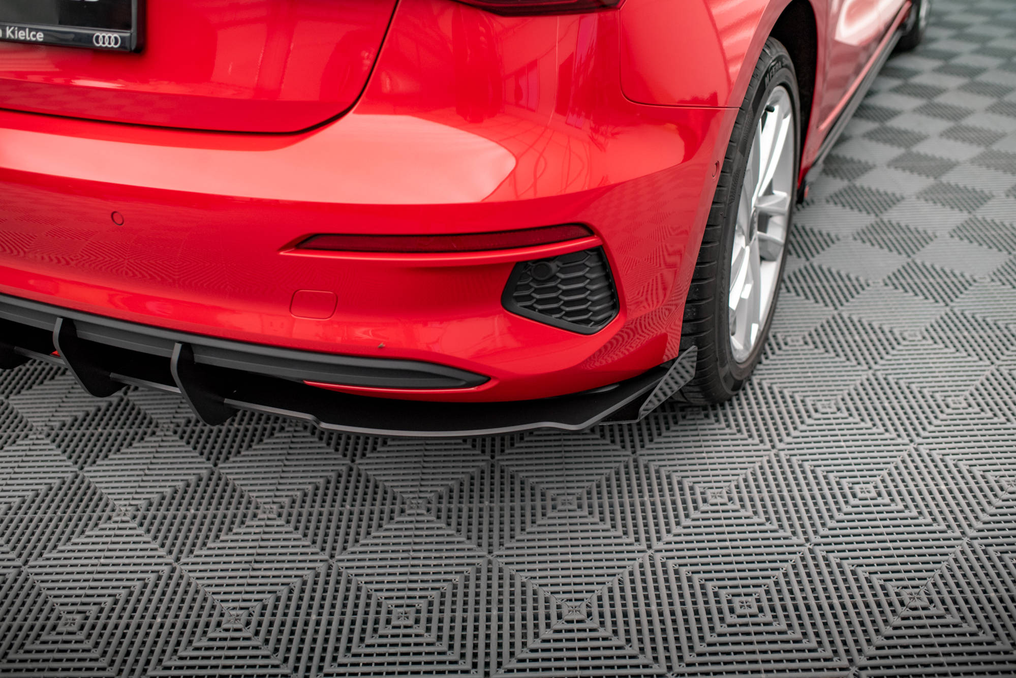Street Pro Heckschürze Heck Ansatz Diffusor passend für Audi A3 Sportback 8Y rot+ Hochglanz Flaps
