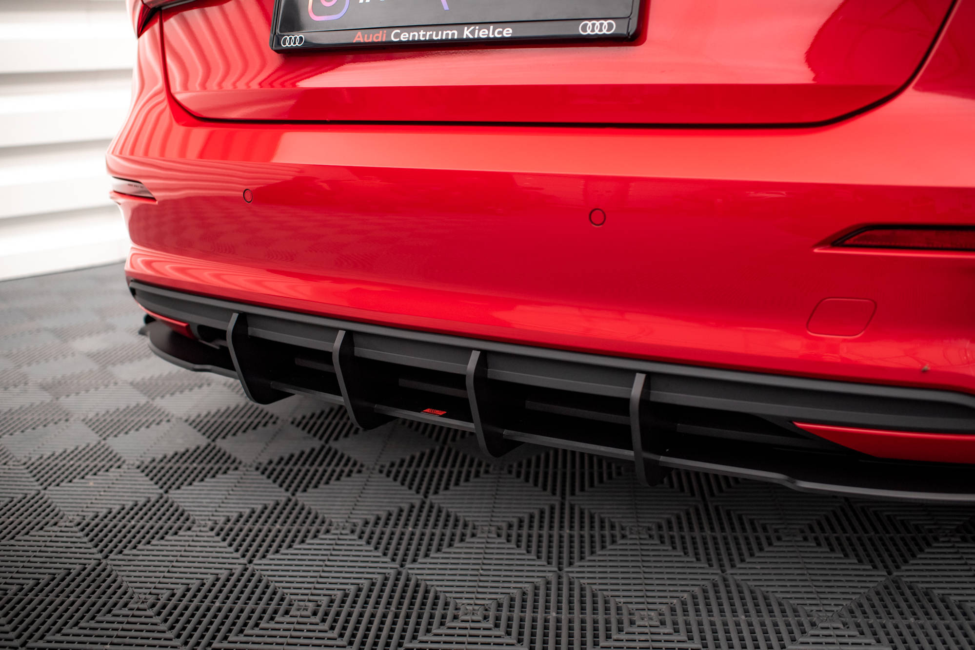 Street Pro Heckschürze Heck Ansatz Diffusor passend für Audi A3 Sportback 8Y rot+ Hochglanz Flaps