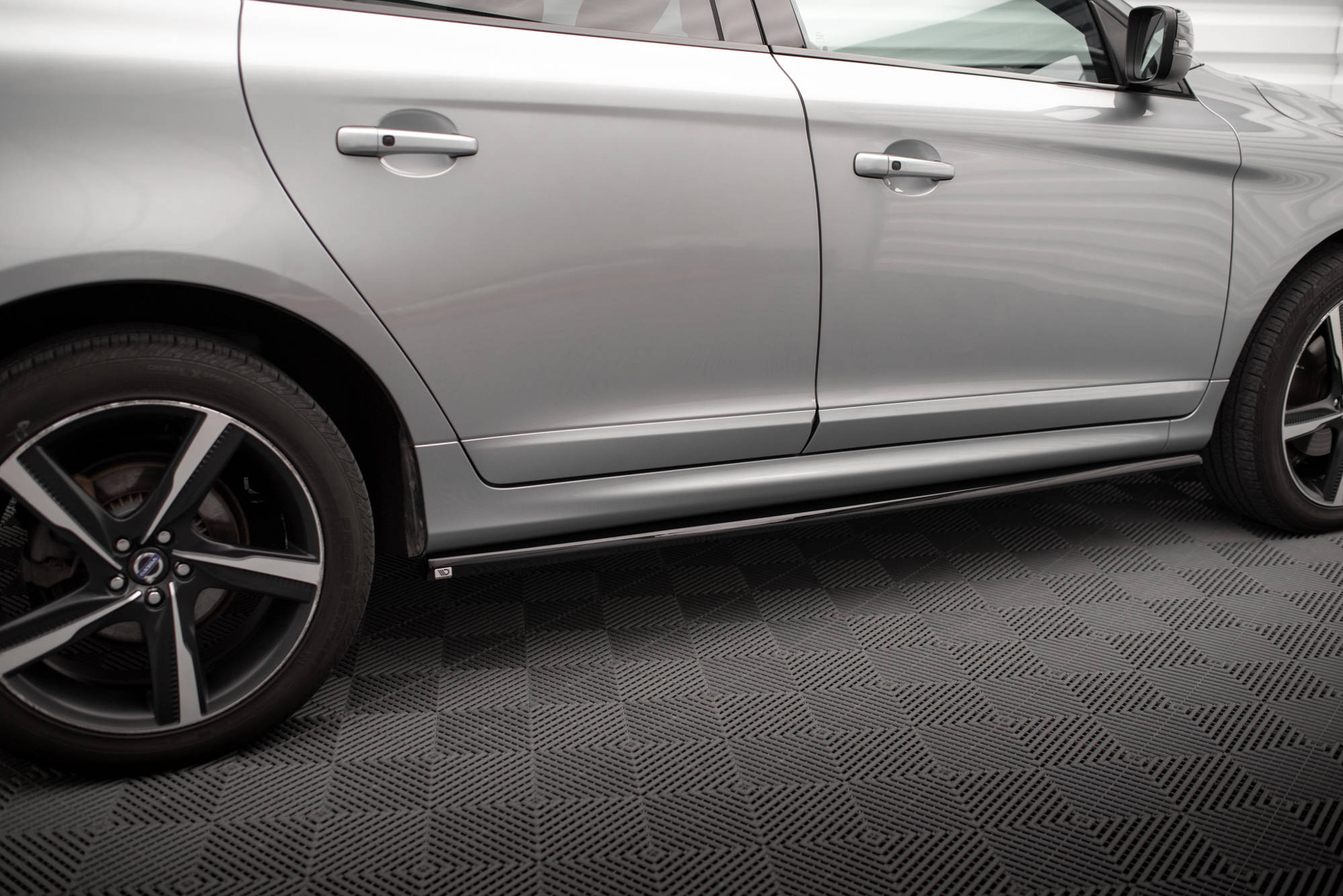 Street+ Seitenschweller Leisten passend für Volvo XC60 Mk1 FL schwarz Hochglanz