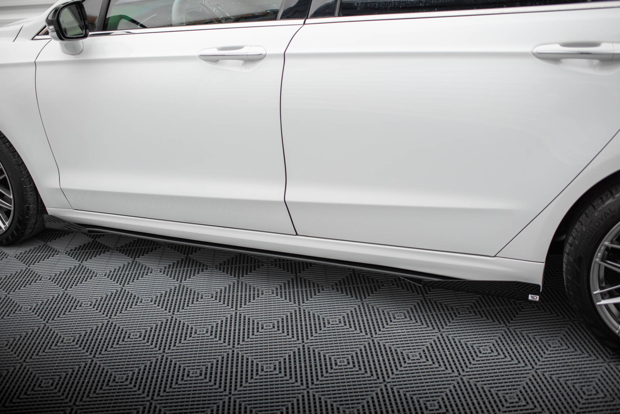 Street Pro Seitenschweller Leisten + Flaps passend für Ford Mondeo Sport Mk5 FL / Fusion Sport Mk2 FL schwarz Hochglanz