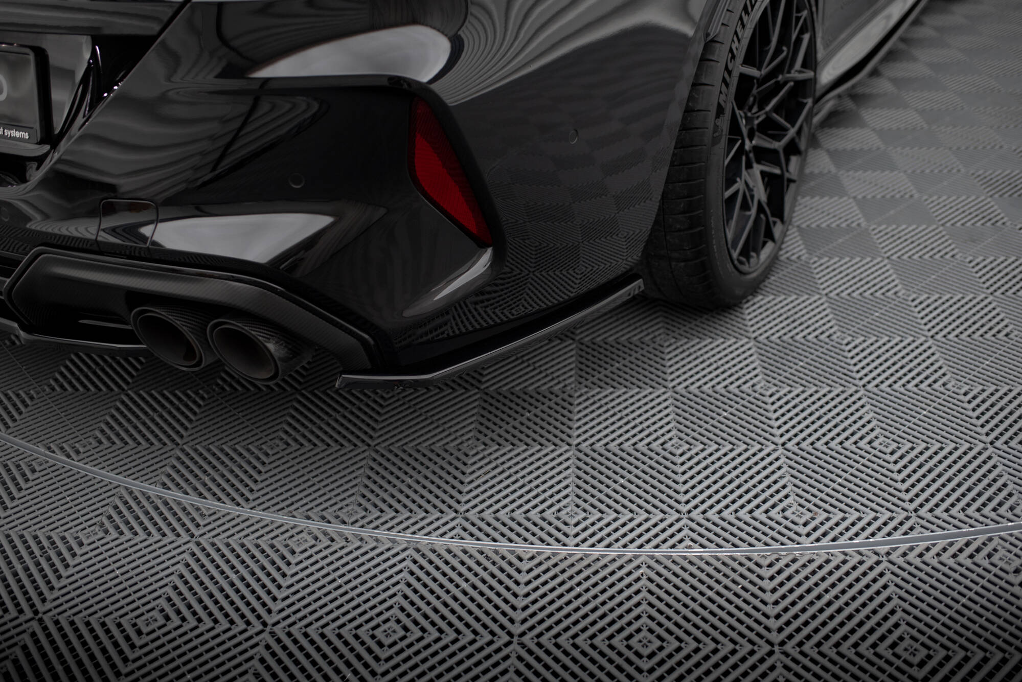 Street+ Heck Ansatz Flaps V.2 passend für BMW M8 Gran Coupe F93 schwarz Hochglanz