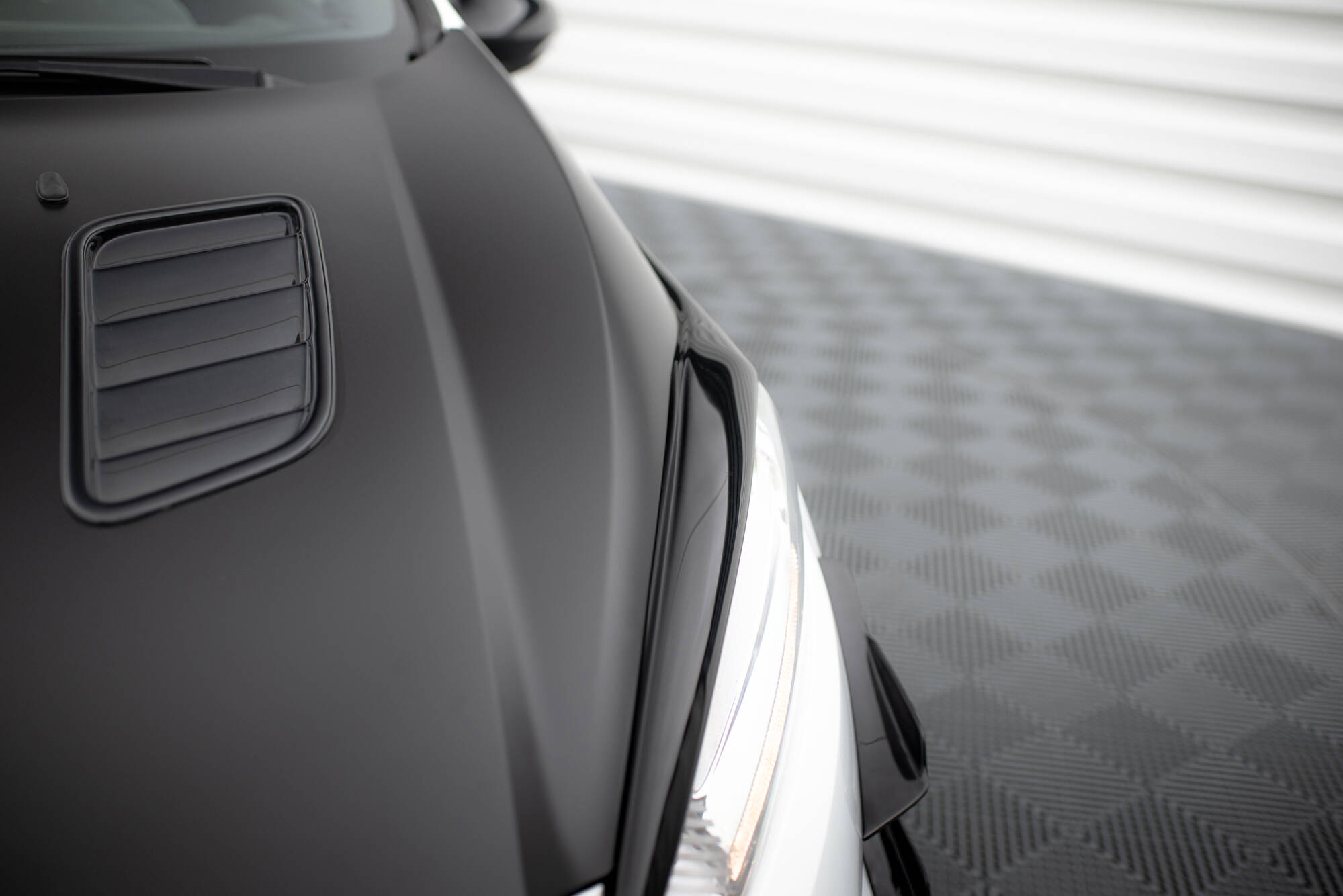 Scheinwerfer Blenden Böser Blick V.1 für Ford Fiesta ST / ST-Line / Standard Mk7 FL schwarz Hochglanz