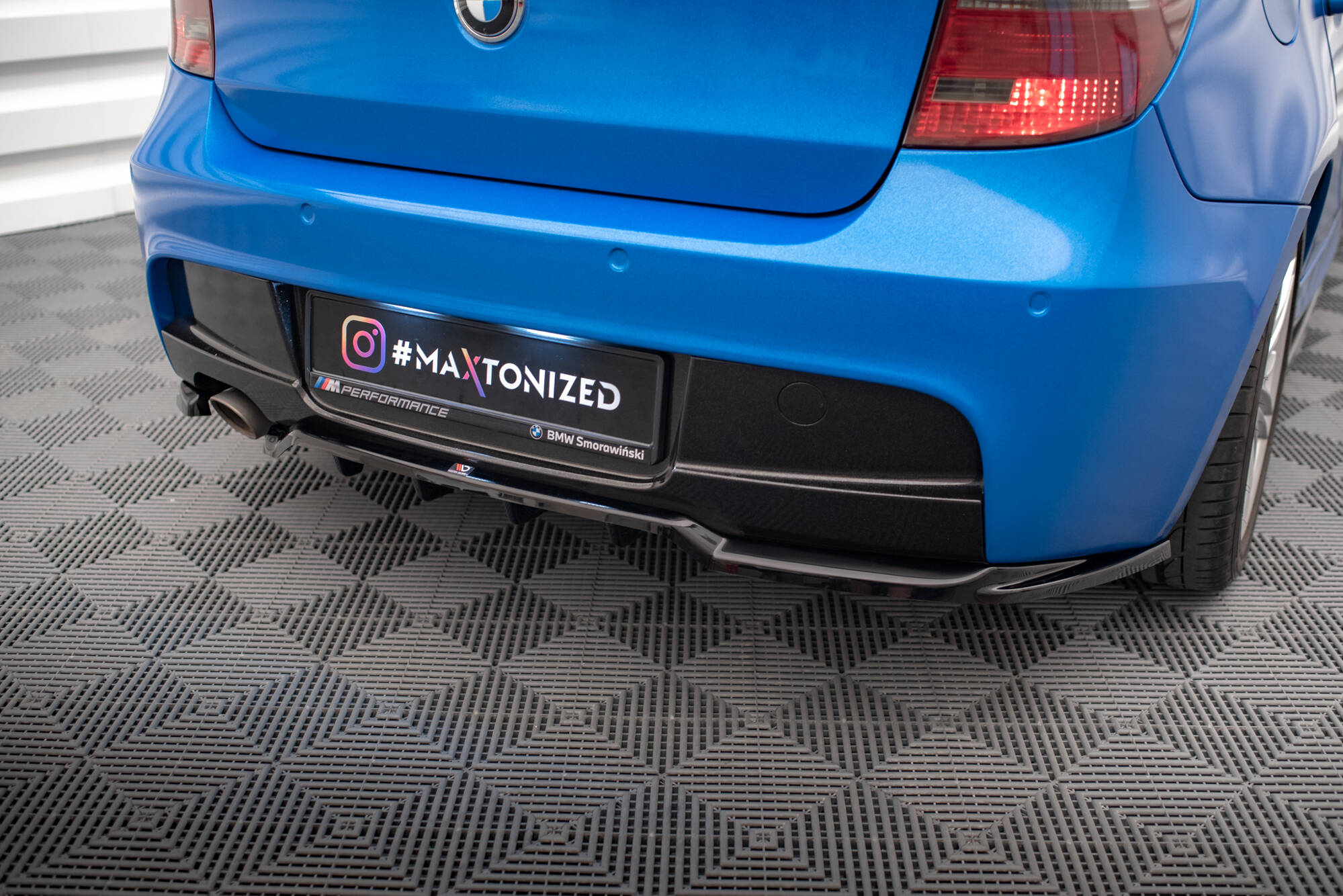 Street+ Mittlerer Diffusor RACE Heck Ansatz passend für BMW 1er M-Paket E87 FL schwarz Hochglanz