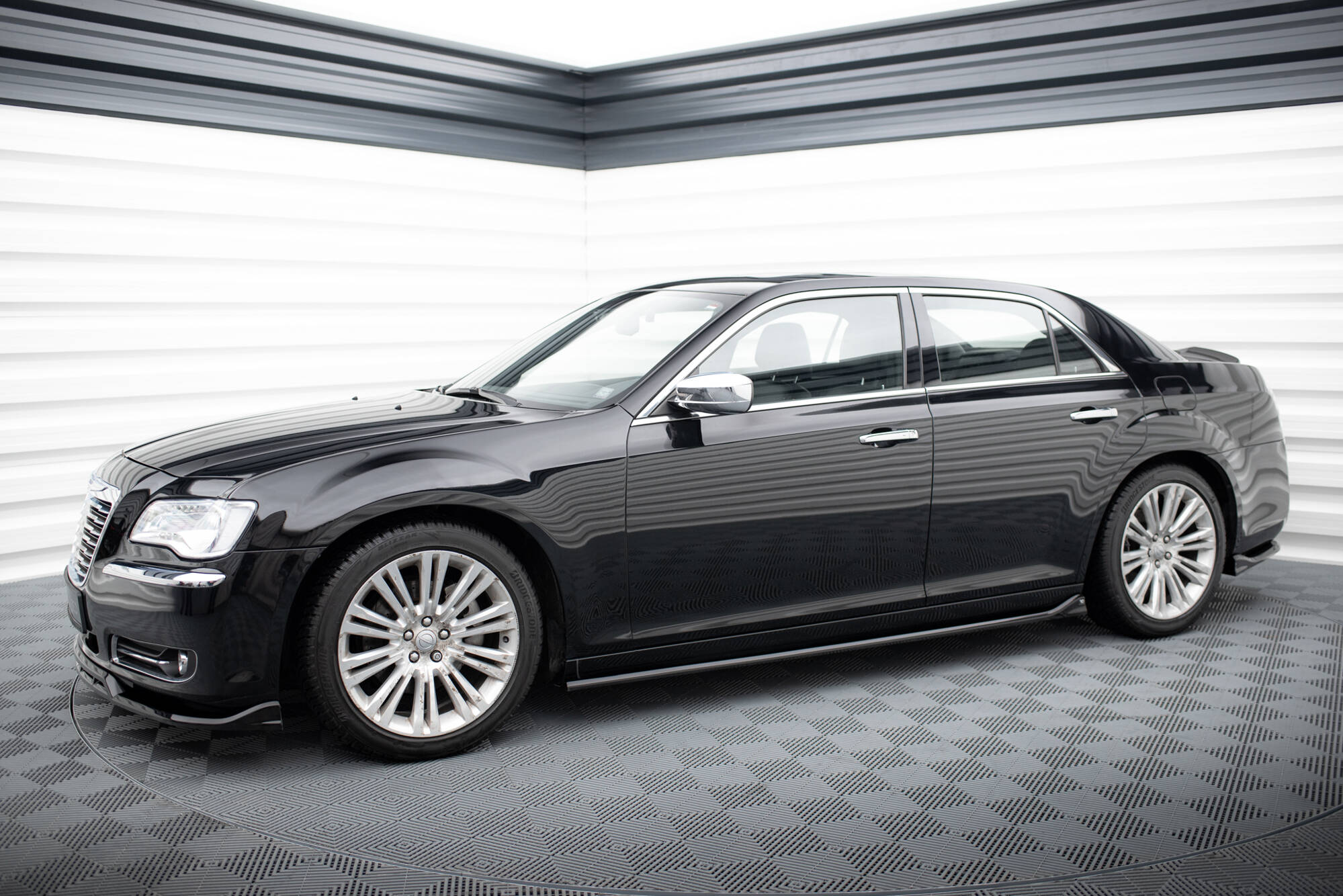 Seitenschweller Ansatz passend für Chrysler 300 Mk2 schwarz Hochglanz