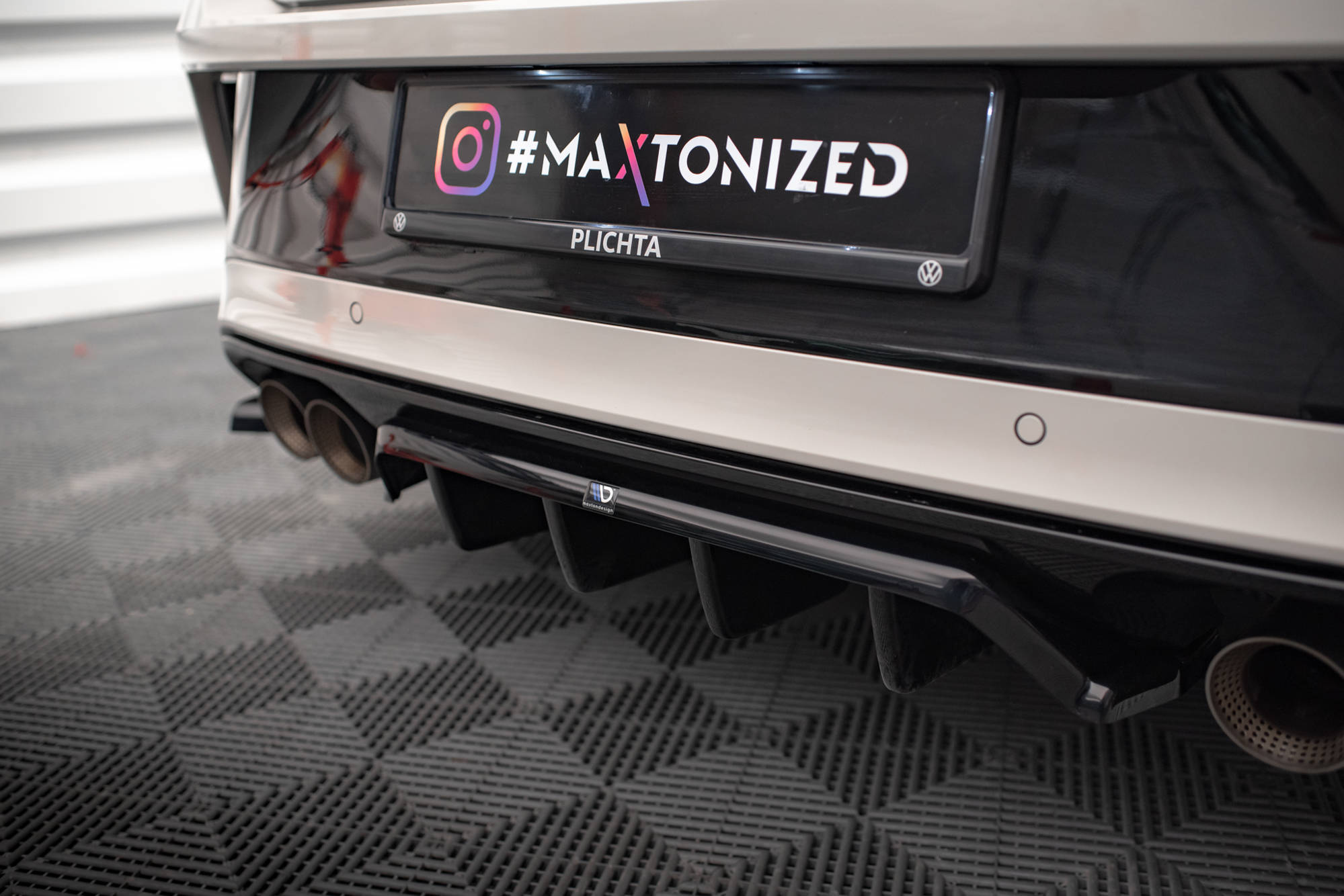 Street+ Mittlerer Diffusor RACE Heck Ansatz passend für VW T-Roc R / R-Line Mk1 FL schwarz Hochglanz