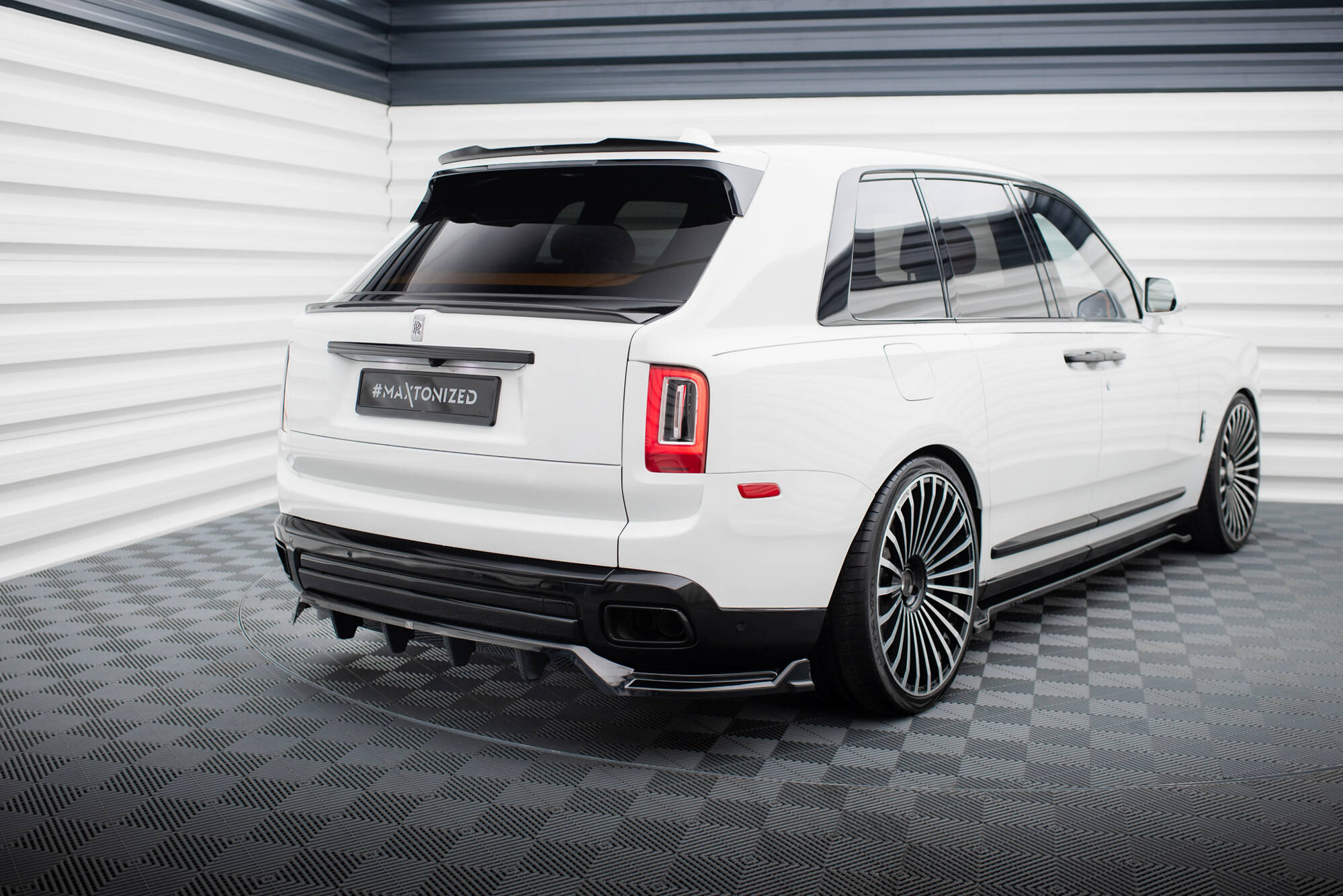 Diffusor Heckansatz passend für Rolls Royce Cullinan schwarz Hochglanz