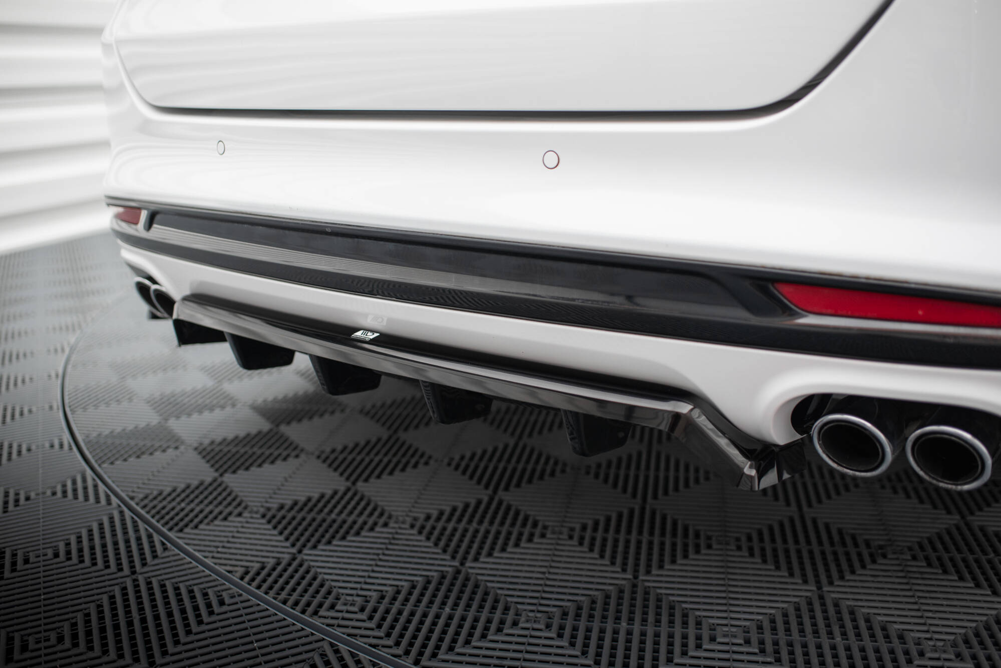 Street+ Mittlerer Diffusor RACE Heck Ansatz passend für Ford Mondeo Sport Mk5 FL / Fusion Sport Mk2 FL schwarz Hochglanz