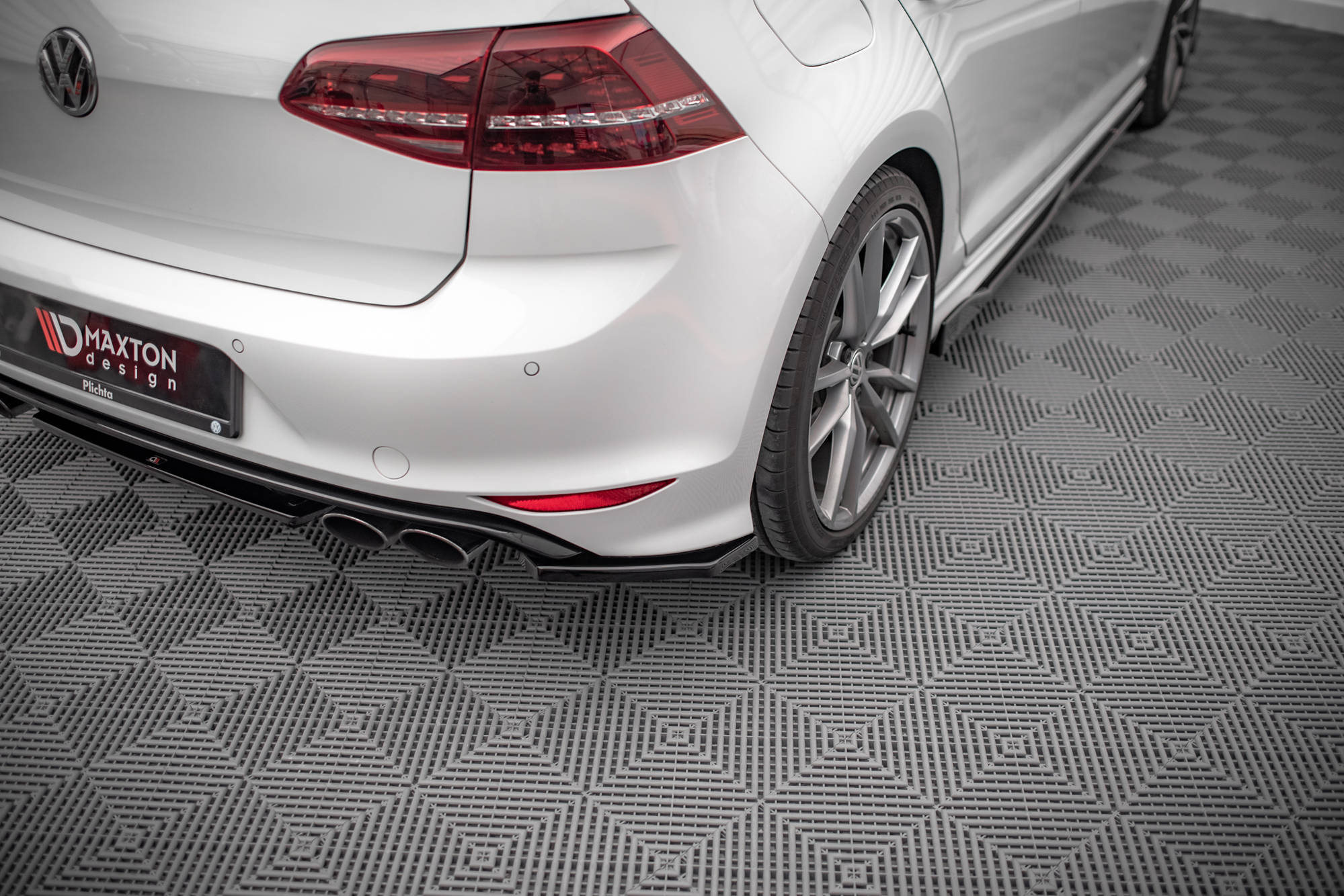 Street+ Heck Ansatz Flaps V.3 passend für VW Golf R Mk7 schwarz Hochglanz