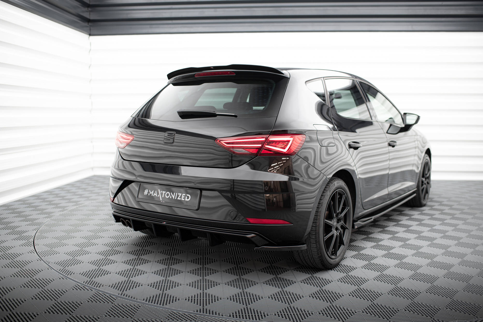 Spoiler CAP für SEAT LEON III schwarz Hochglanz