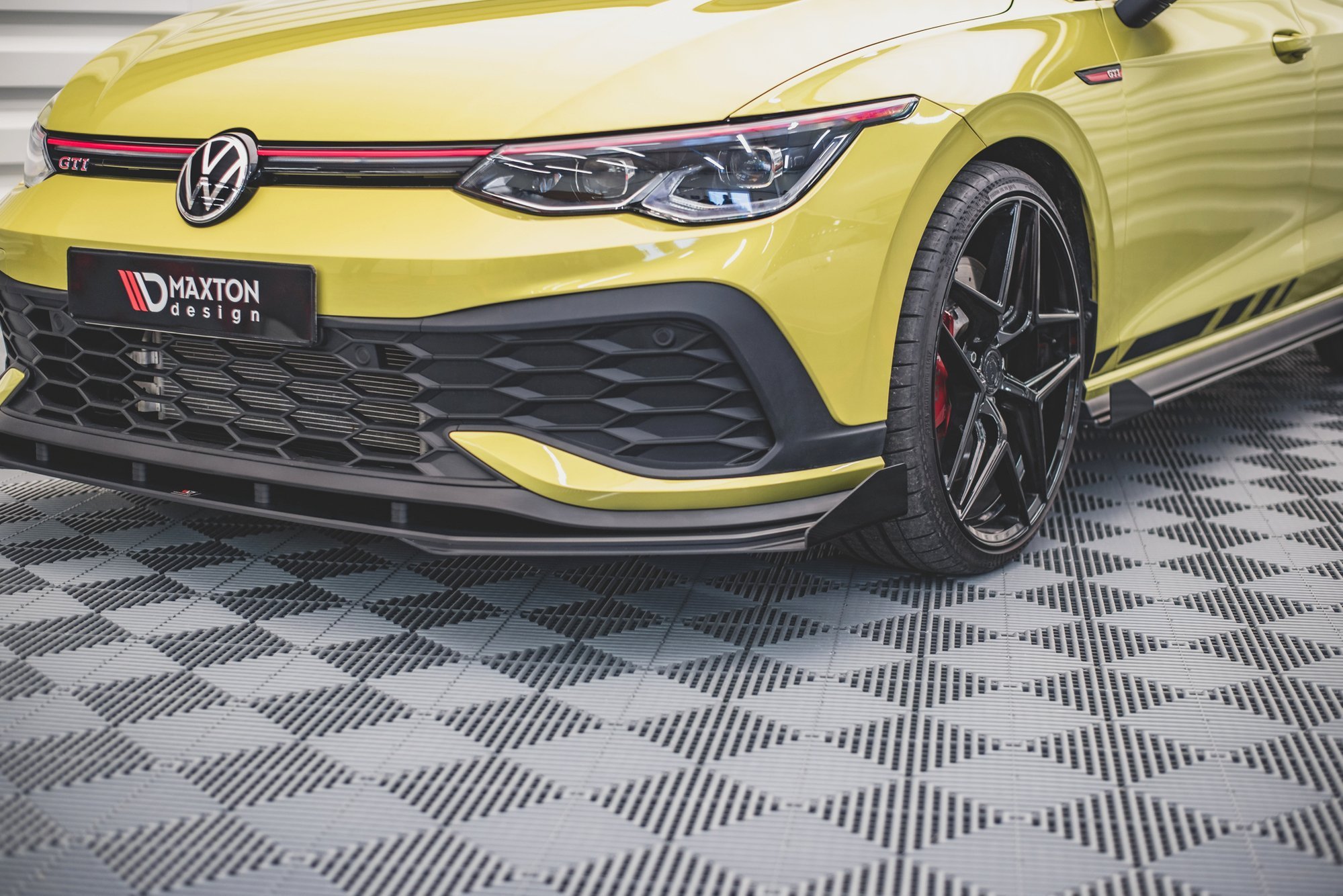 Street Pro Spoilerlippe Front Ansatz passend für VW Golf 8 GTI Clubsport rot+ Hochglanz Flaps