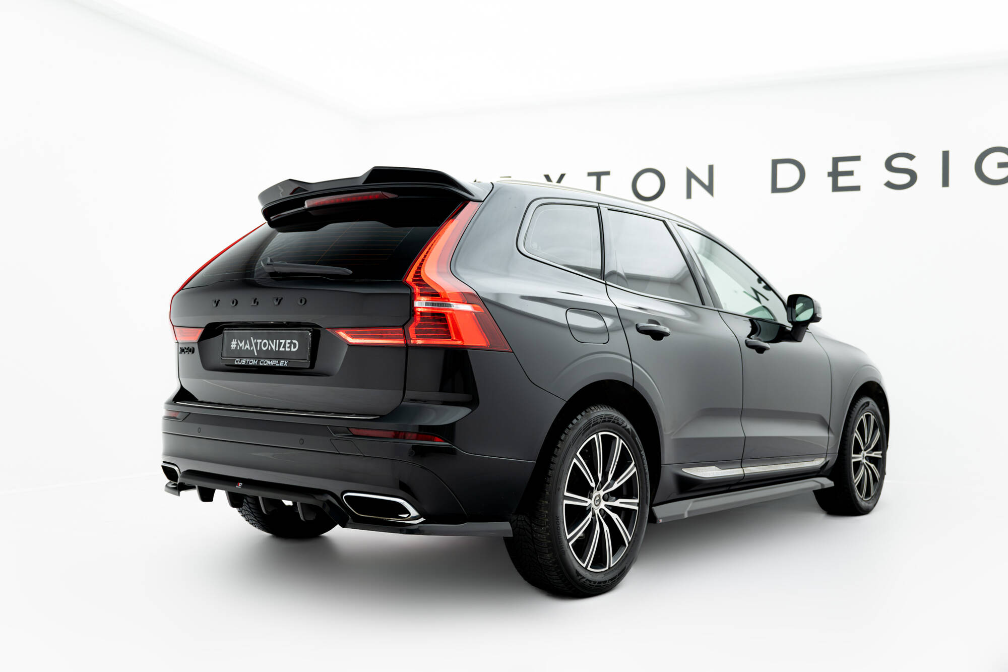 Street+ Mittlerer Diffusor RACE Heck Ansatz passend für Volvo XC60 Mk2 schwarz Hochglanz